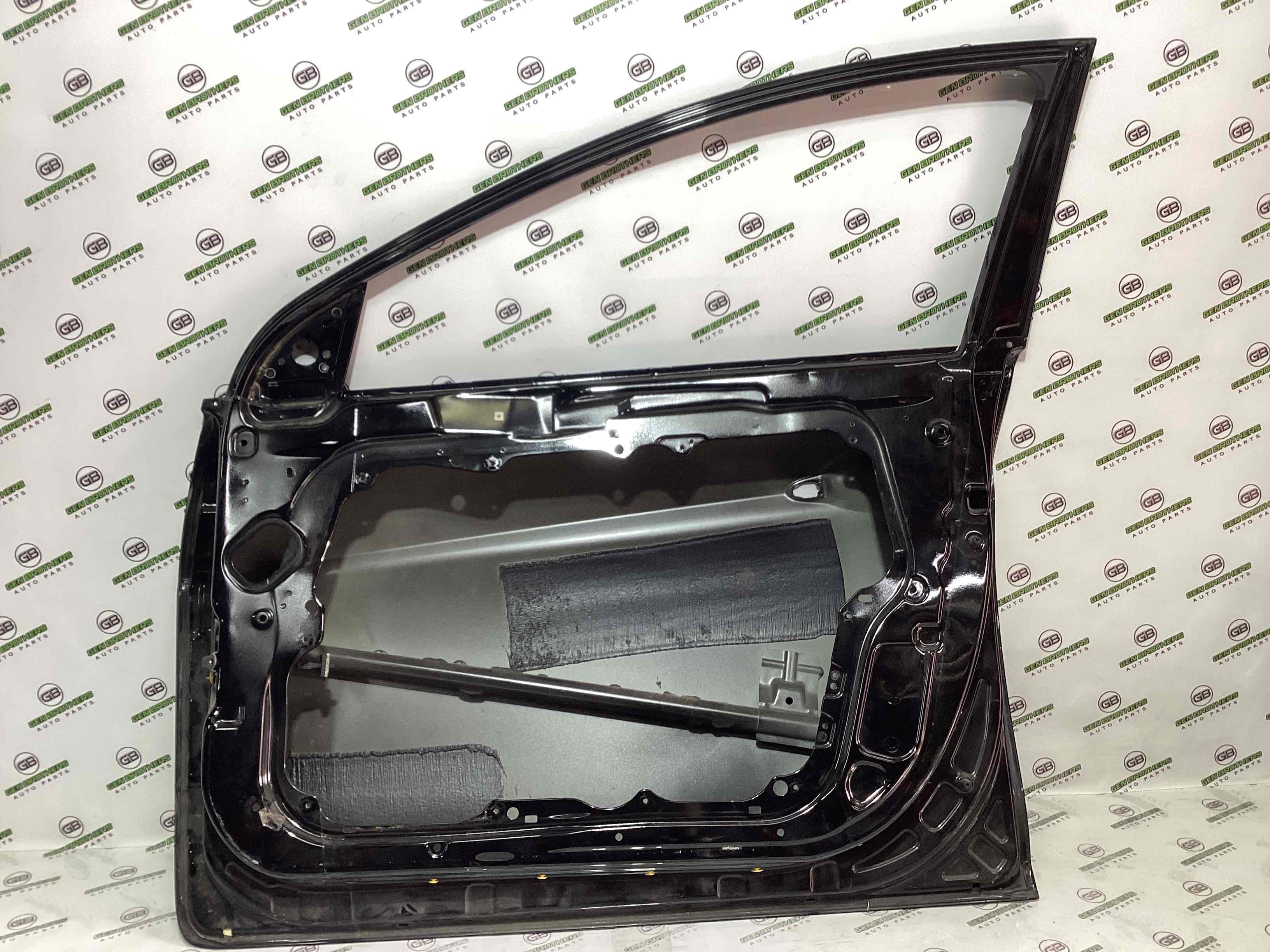 Двері передні права