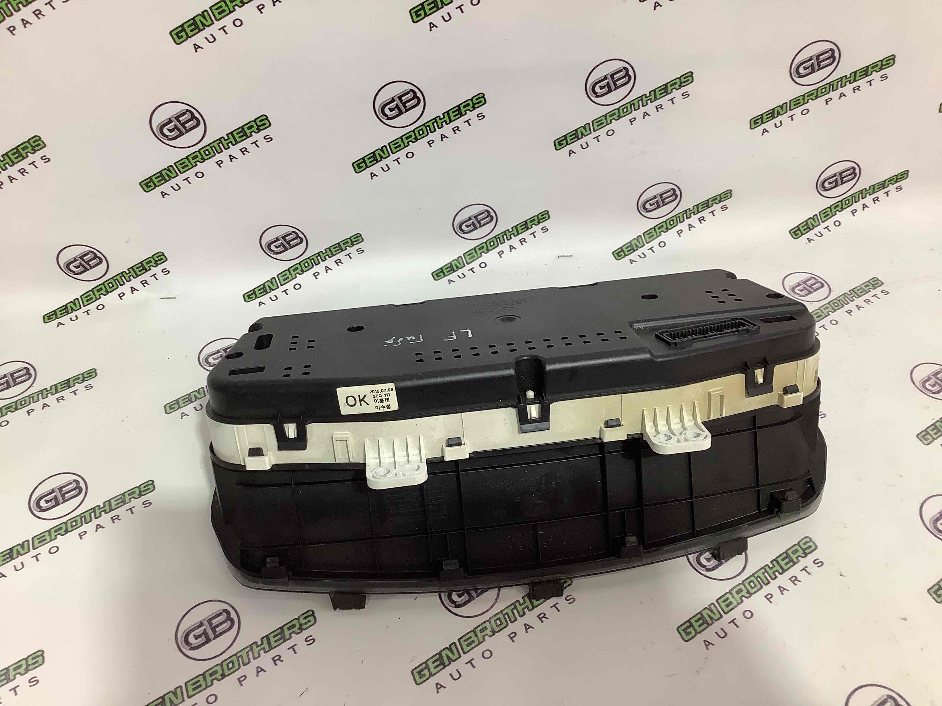 Щиток приладів панель приладів