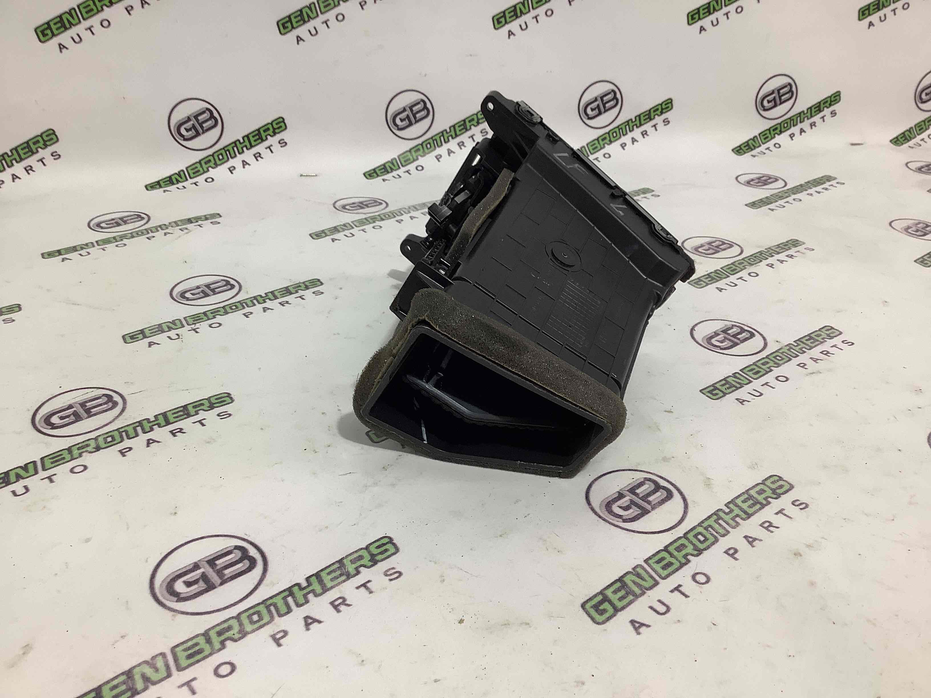 Дефлектор обдування салону