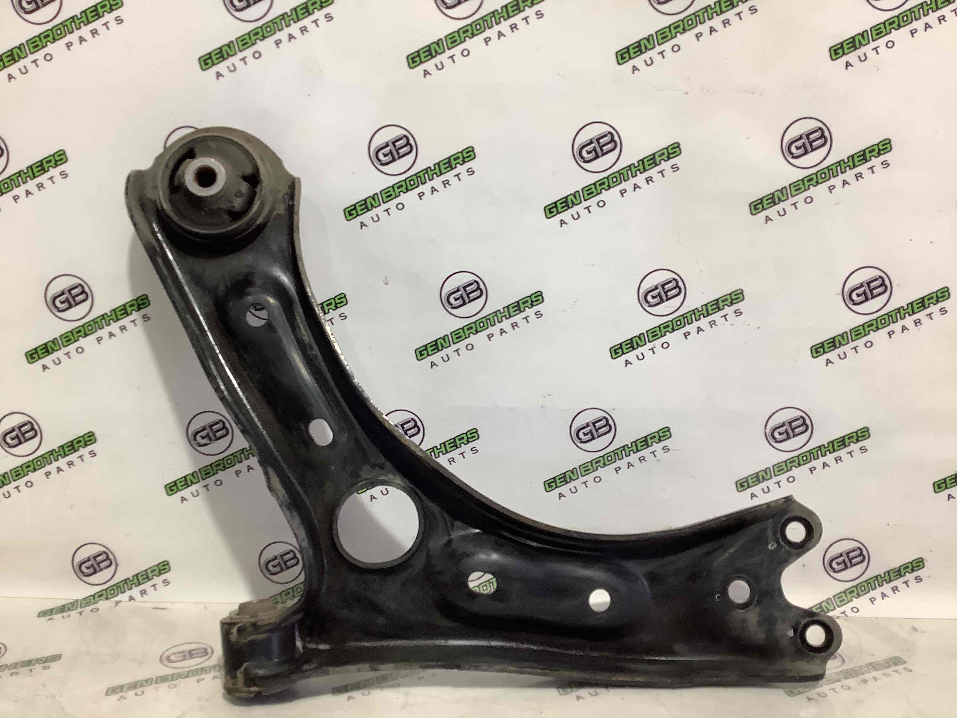 Важіль передній правий