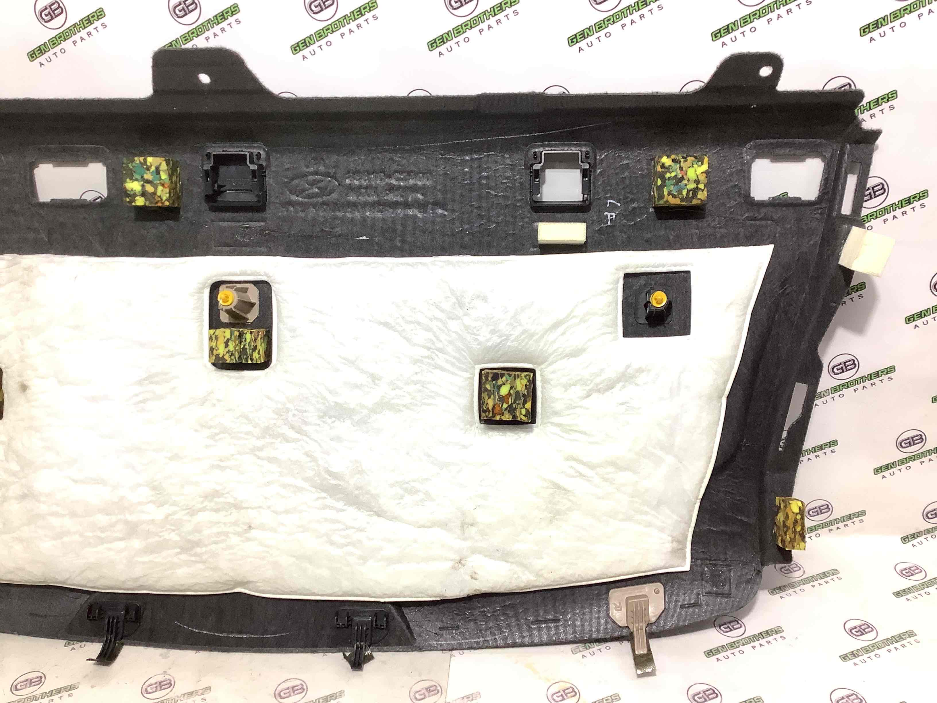 Обшивка задньої полиці