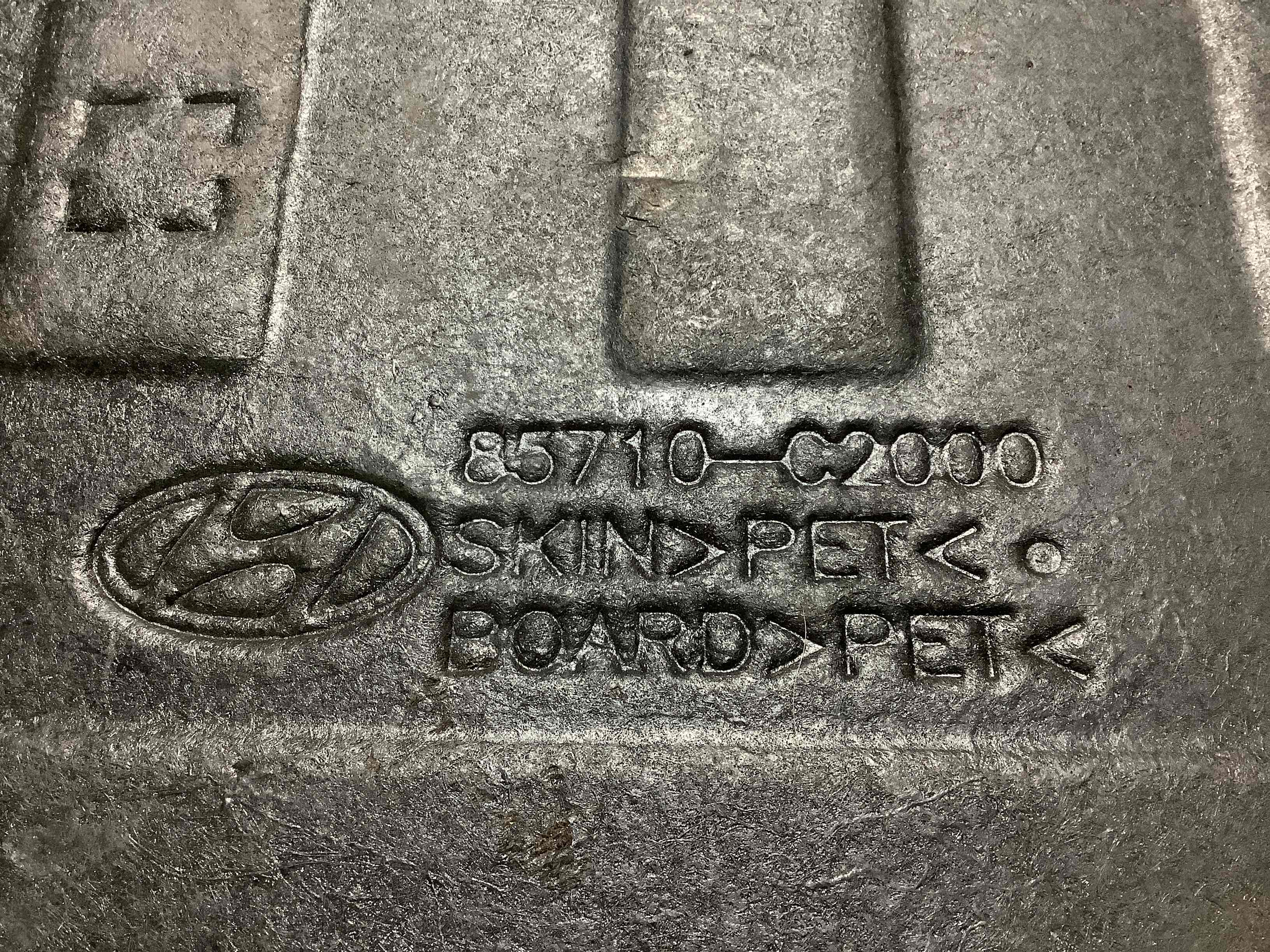 Підлогове покриття багажника, полиця багажника