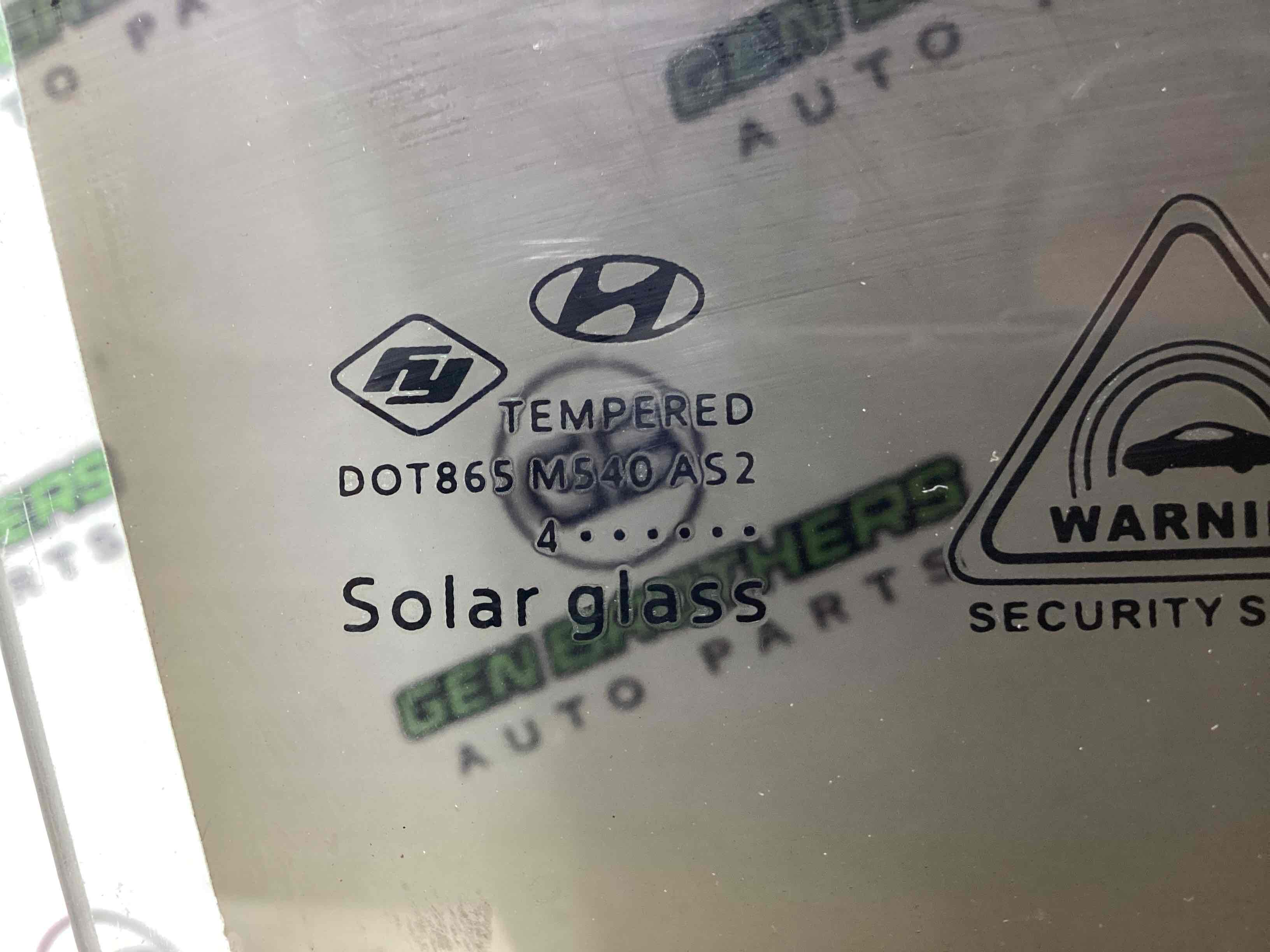 Скло переднє праве