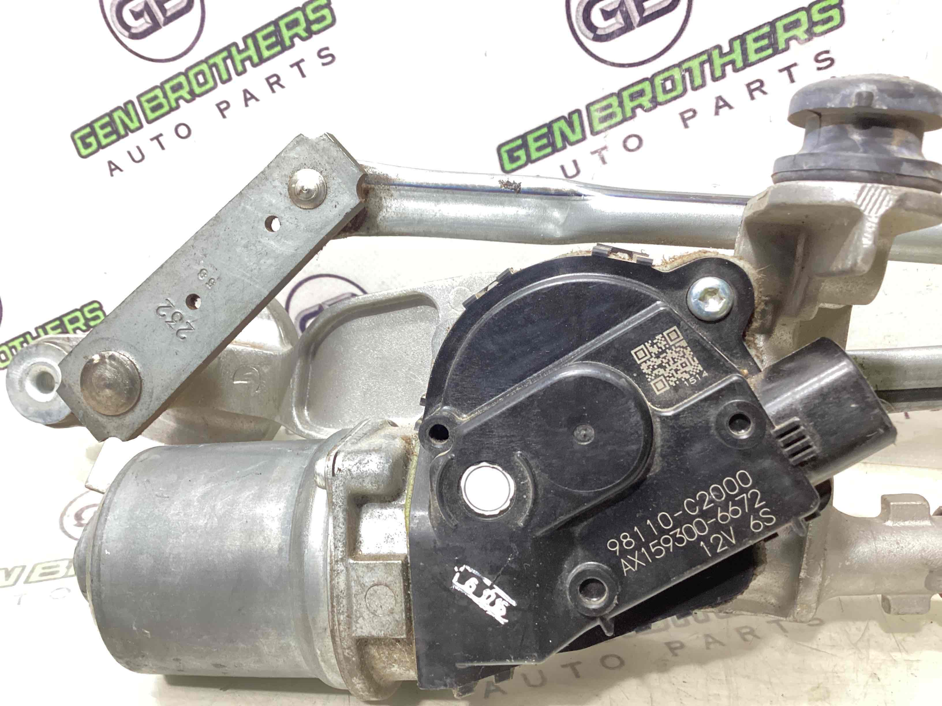 Механізм склоочисника, трапеція двірників