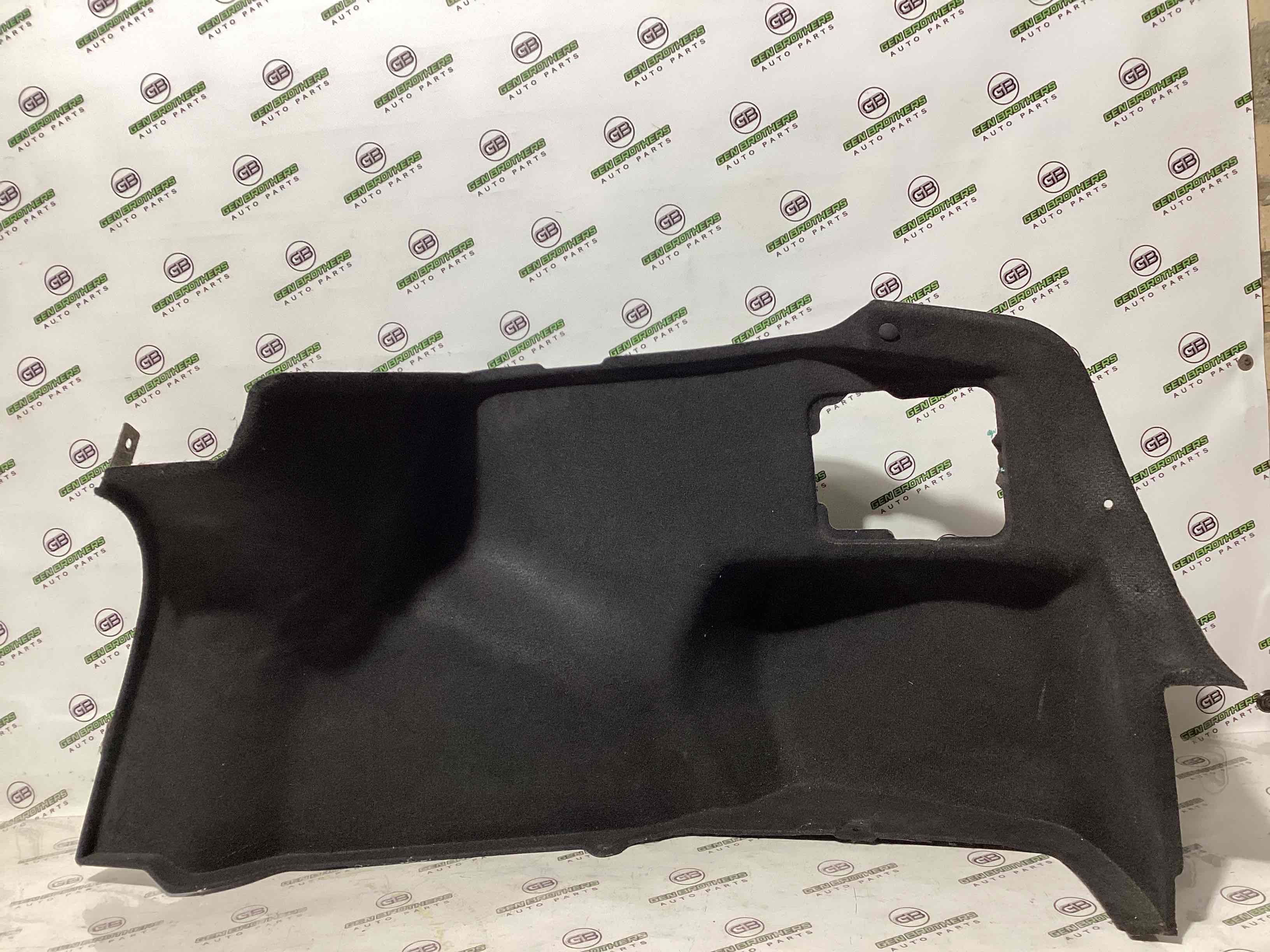 Елементи оздоблення багажника