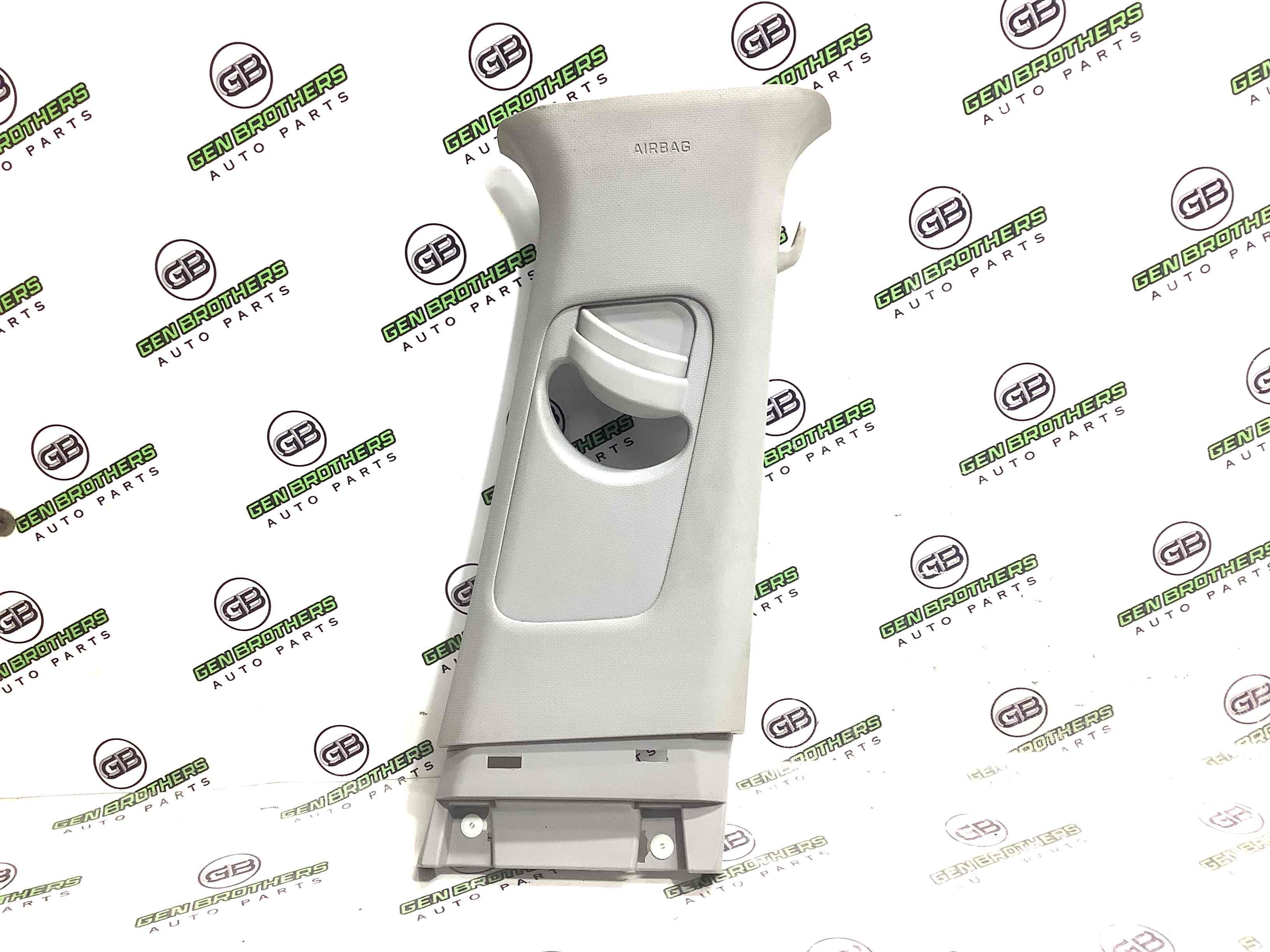 Обшивка центральної стійки права