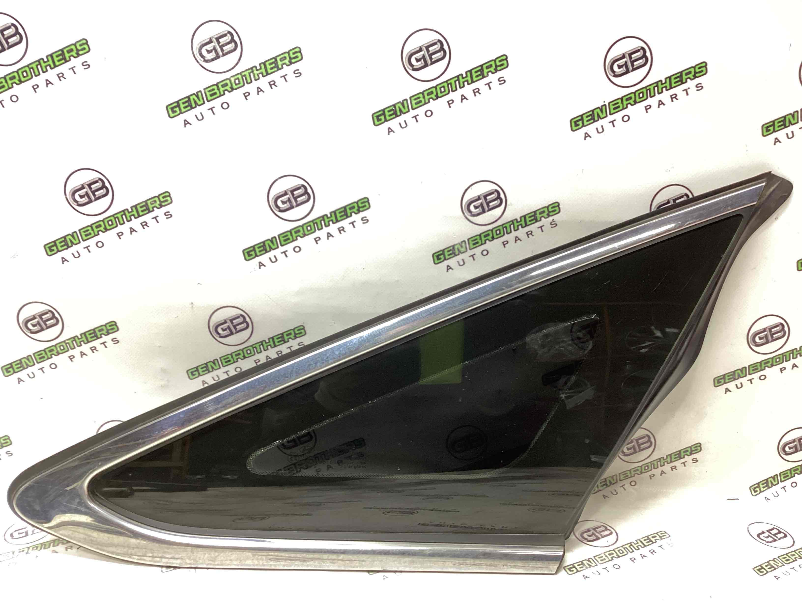 Скло кузовне бічне праве