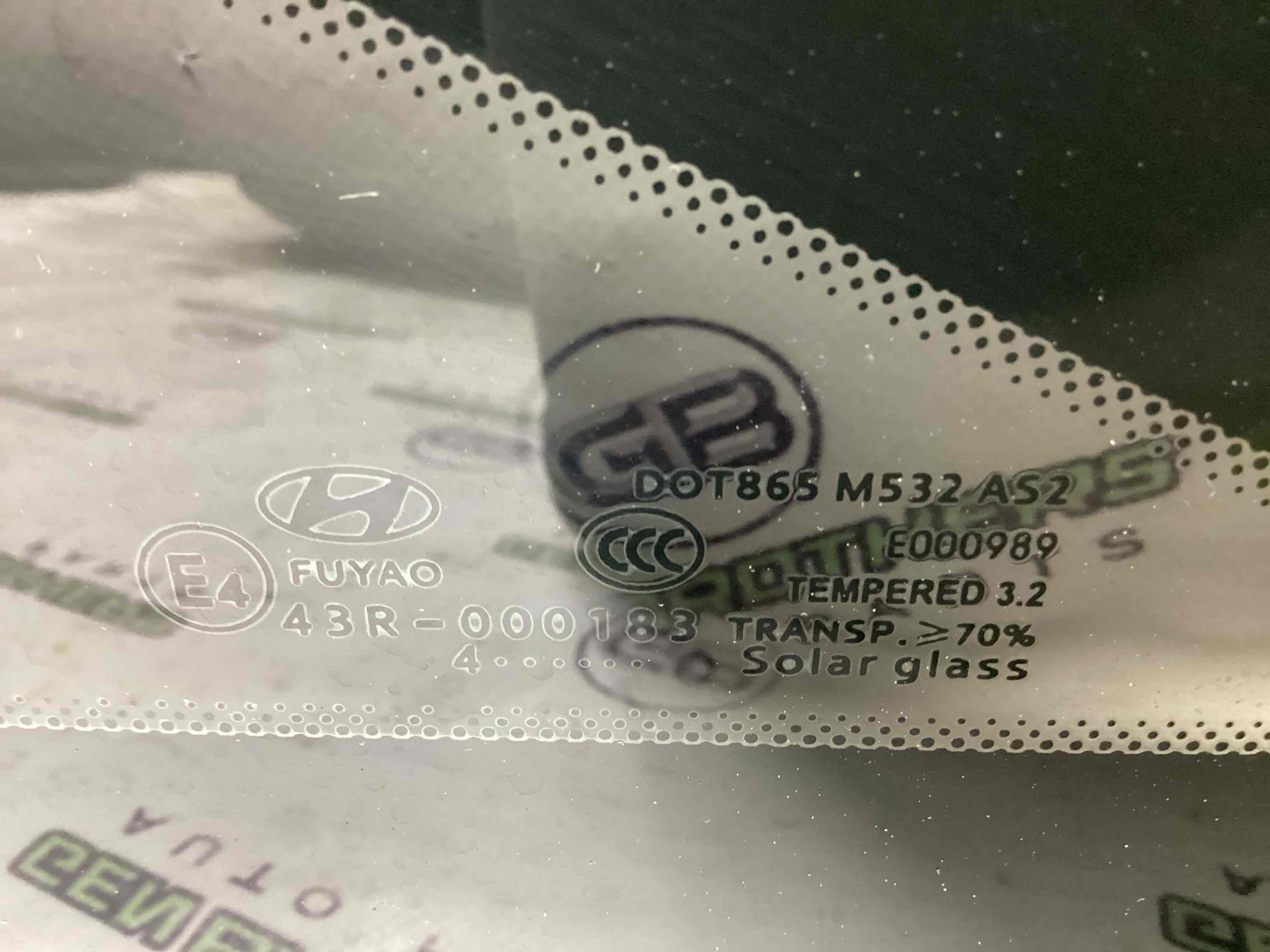 Скло кузовне бічне ліве