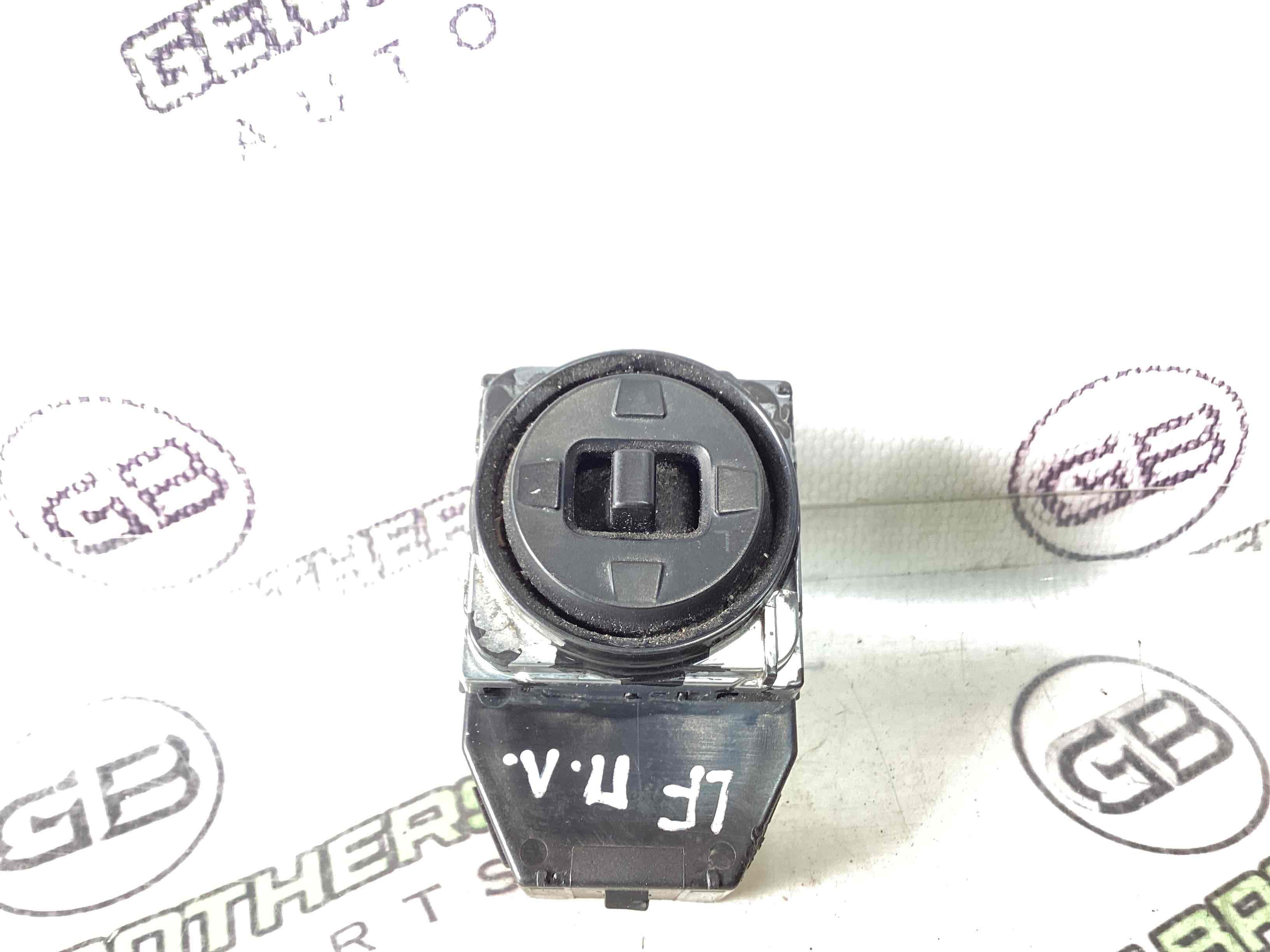 Кнопка регулювання дзеркал