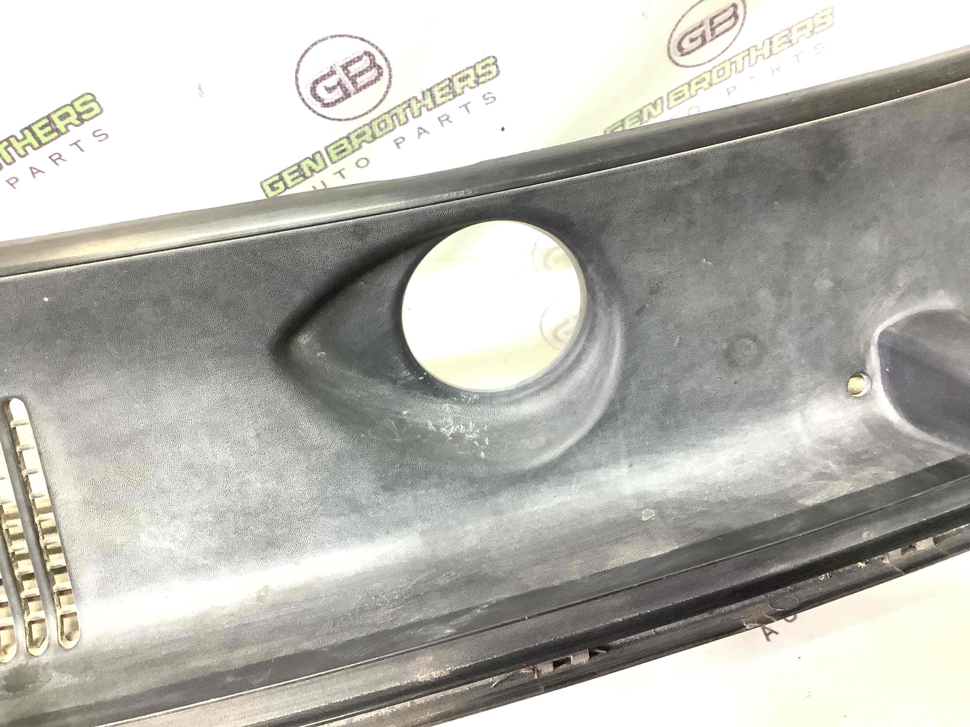 Жабо трапеції двірників, кріплення жабо