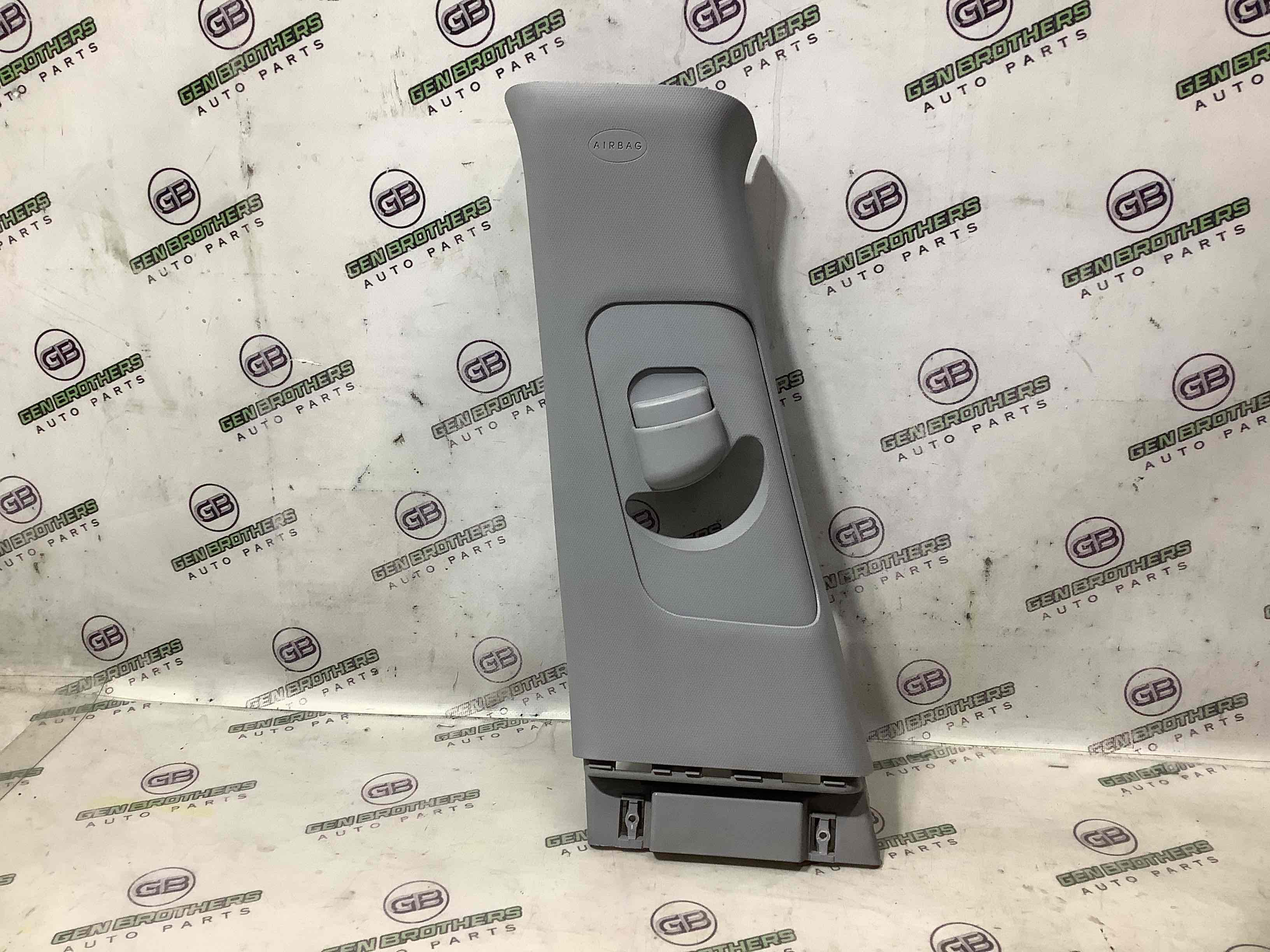 Обшивка центральної стійки ліва