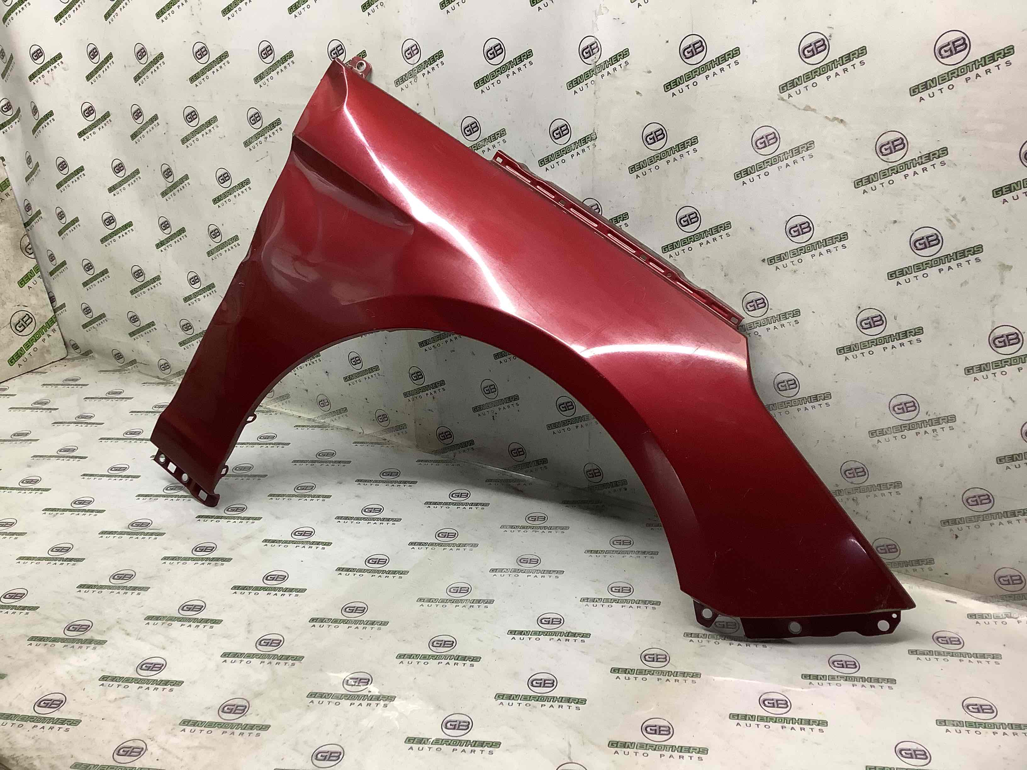 Крило переднє праве