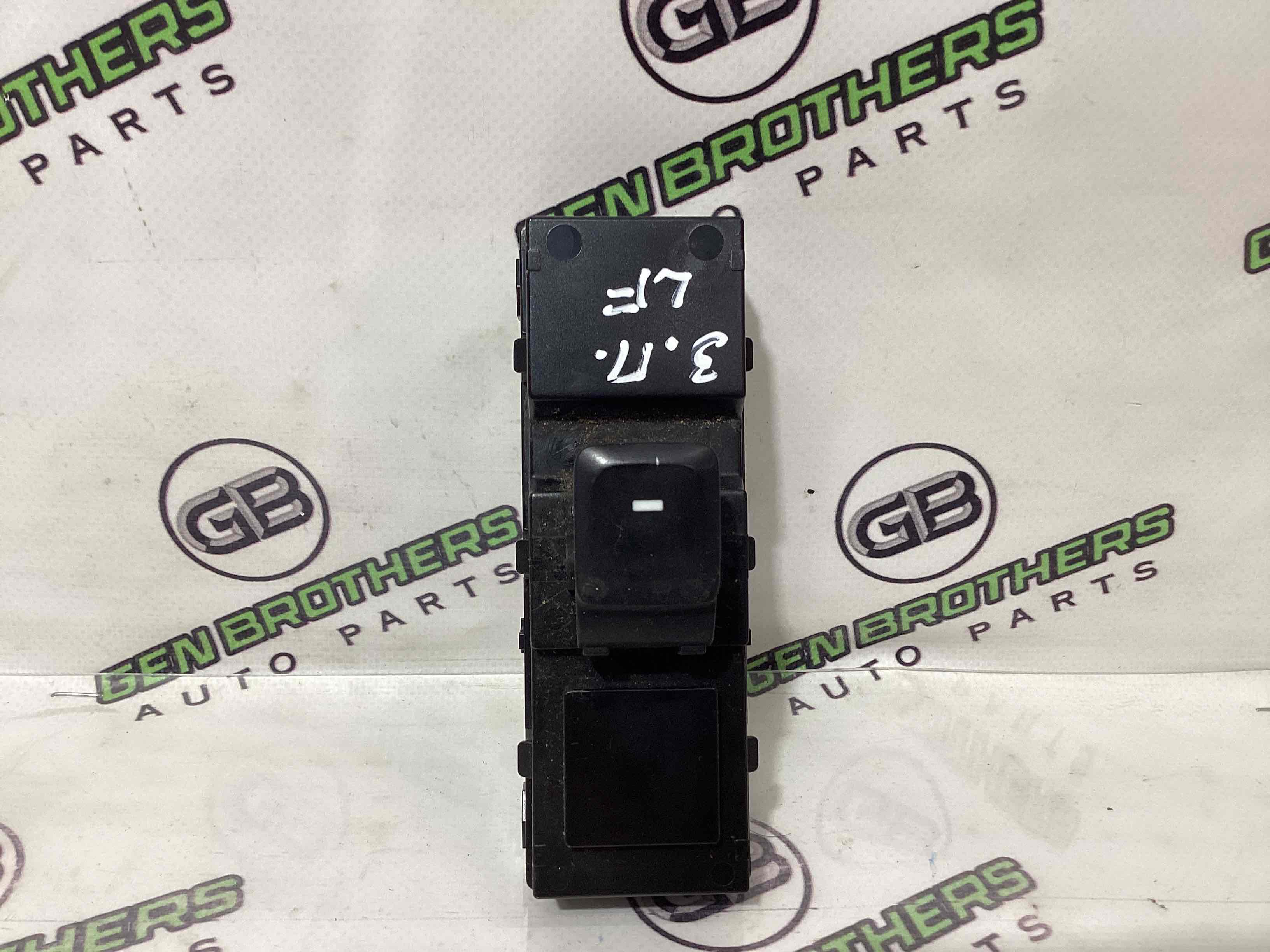 Кнопки керування склопідйомниками