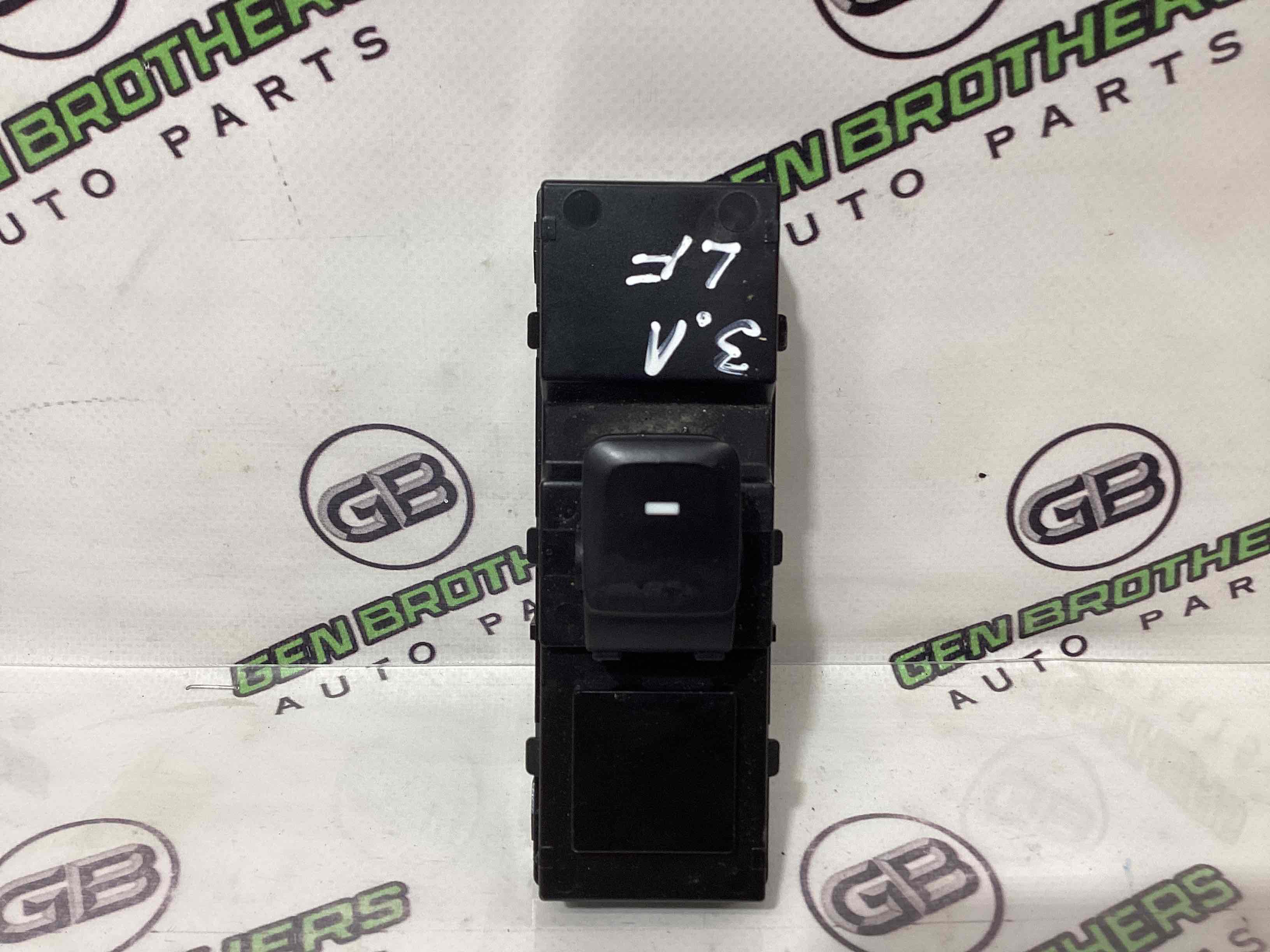 Кнопки керування склопідйомниками