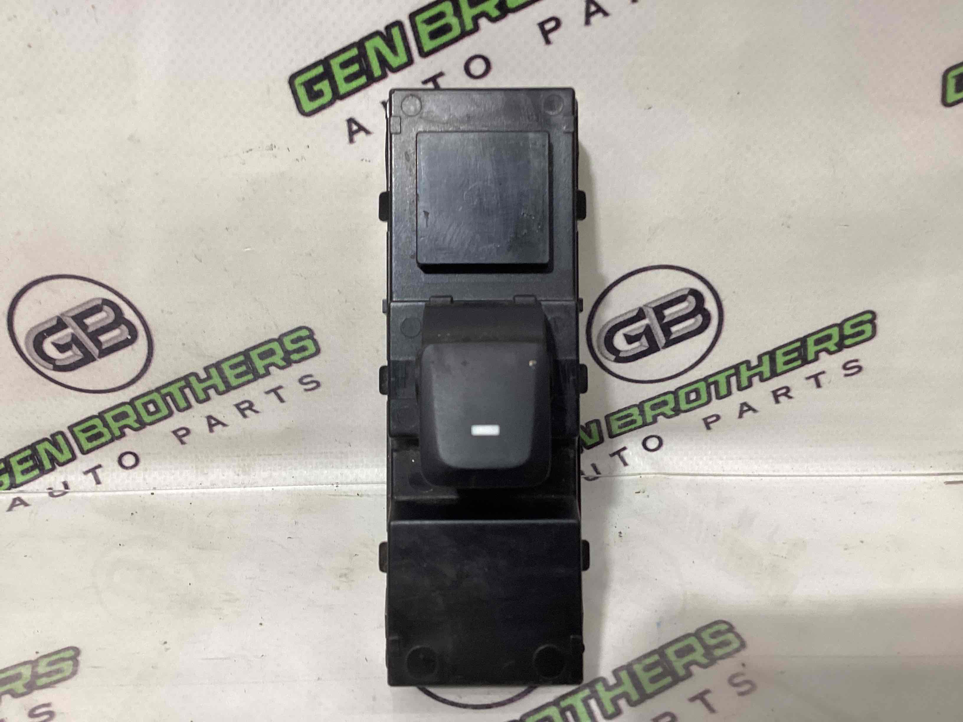 Кнопки керування склопідйомниками