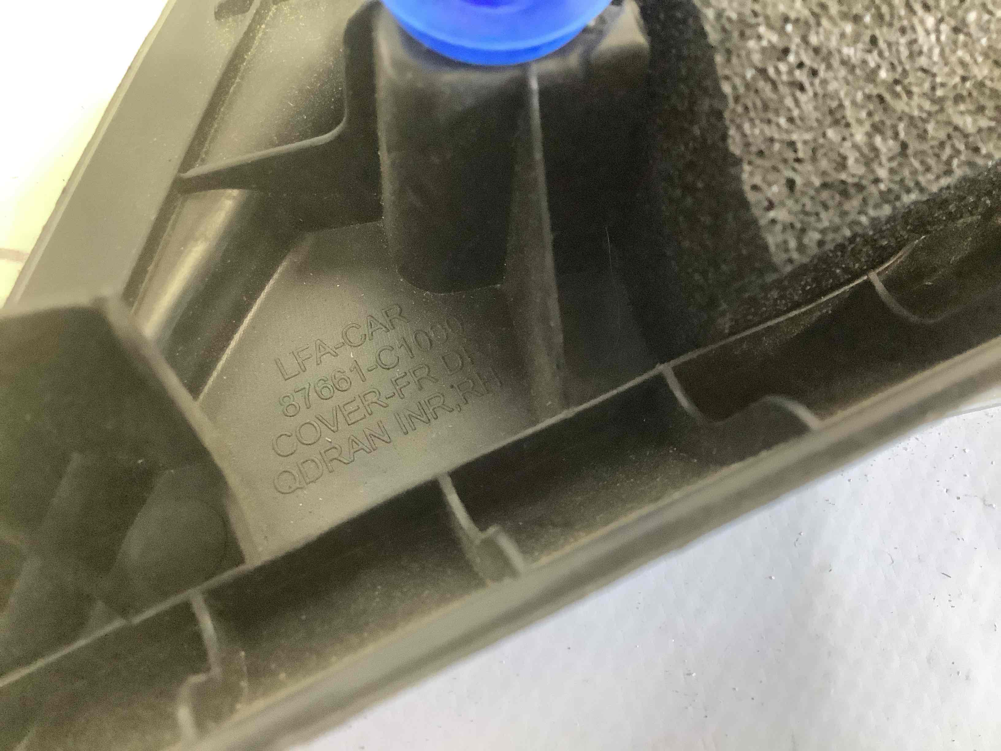 Корпус, накладка, кріплення правого дзеркала