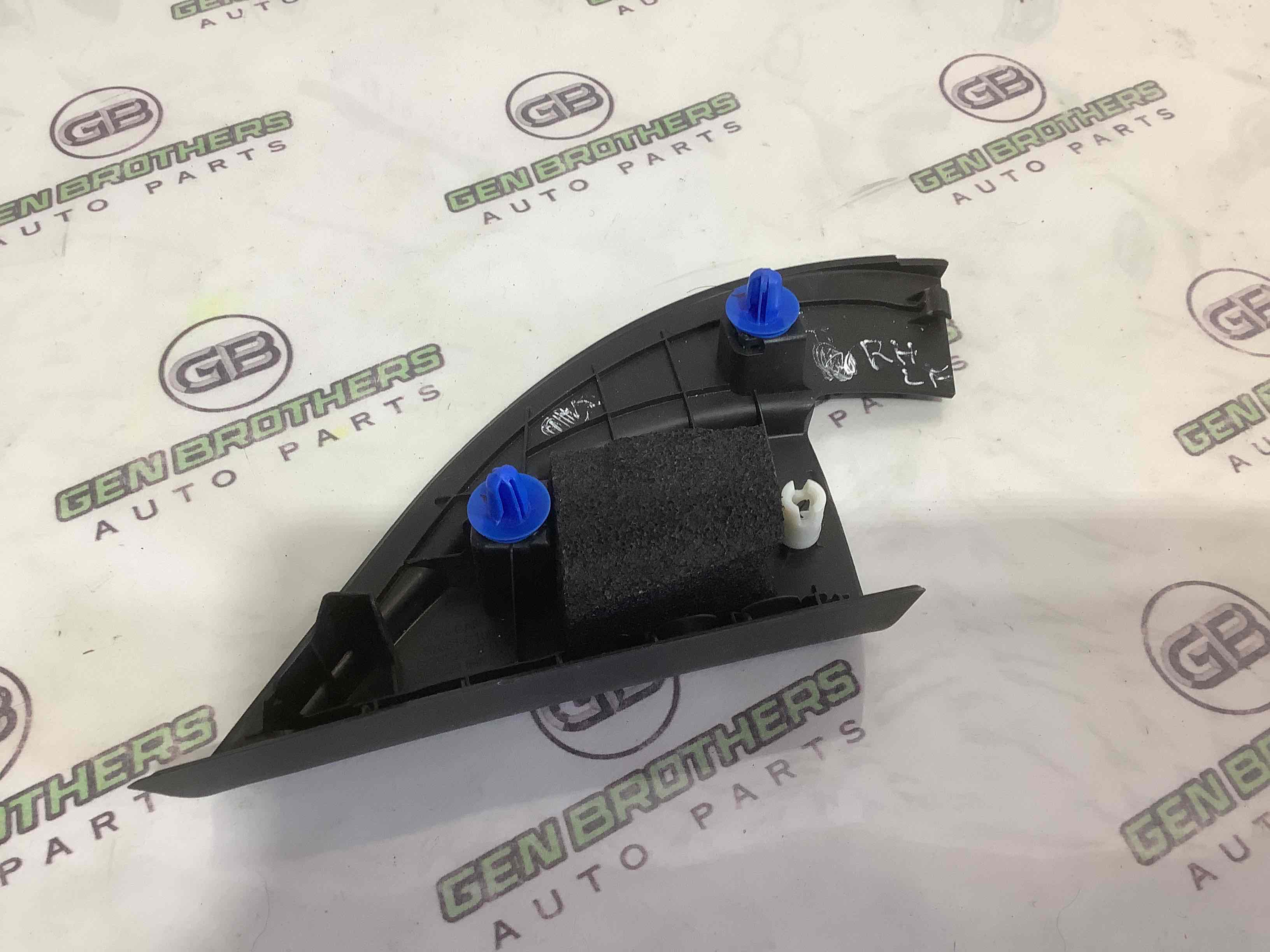 Корпус, накладка, кріплення правого дзеркала