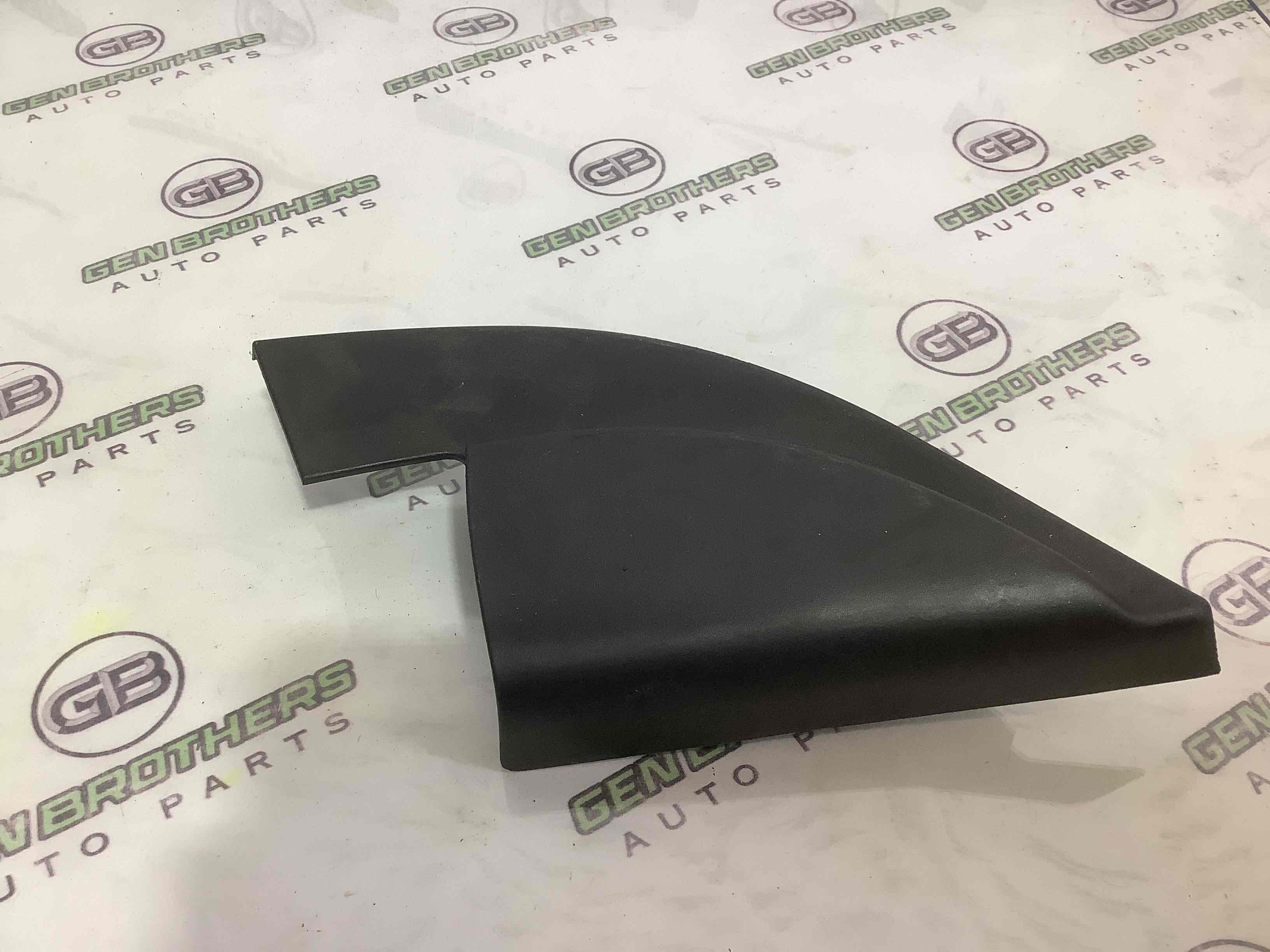 Корпус, накладка, кріплення правого дзеркала