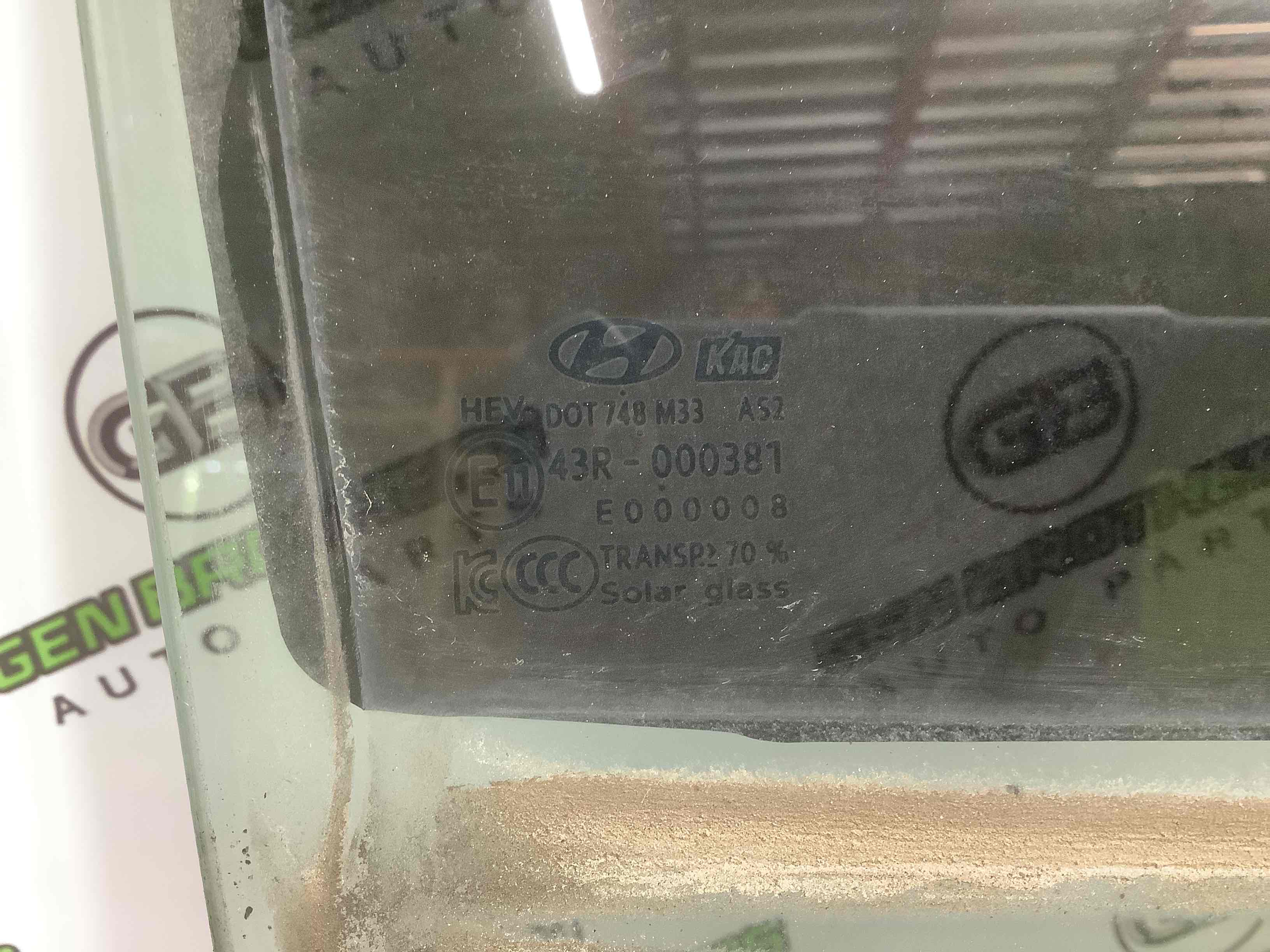 Скло заднє праве