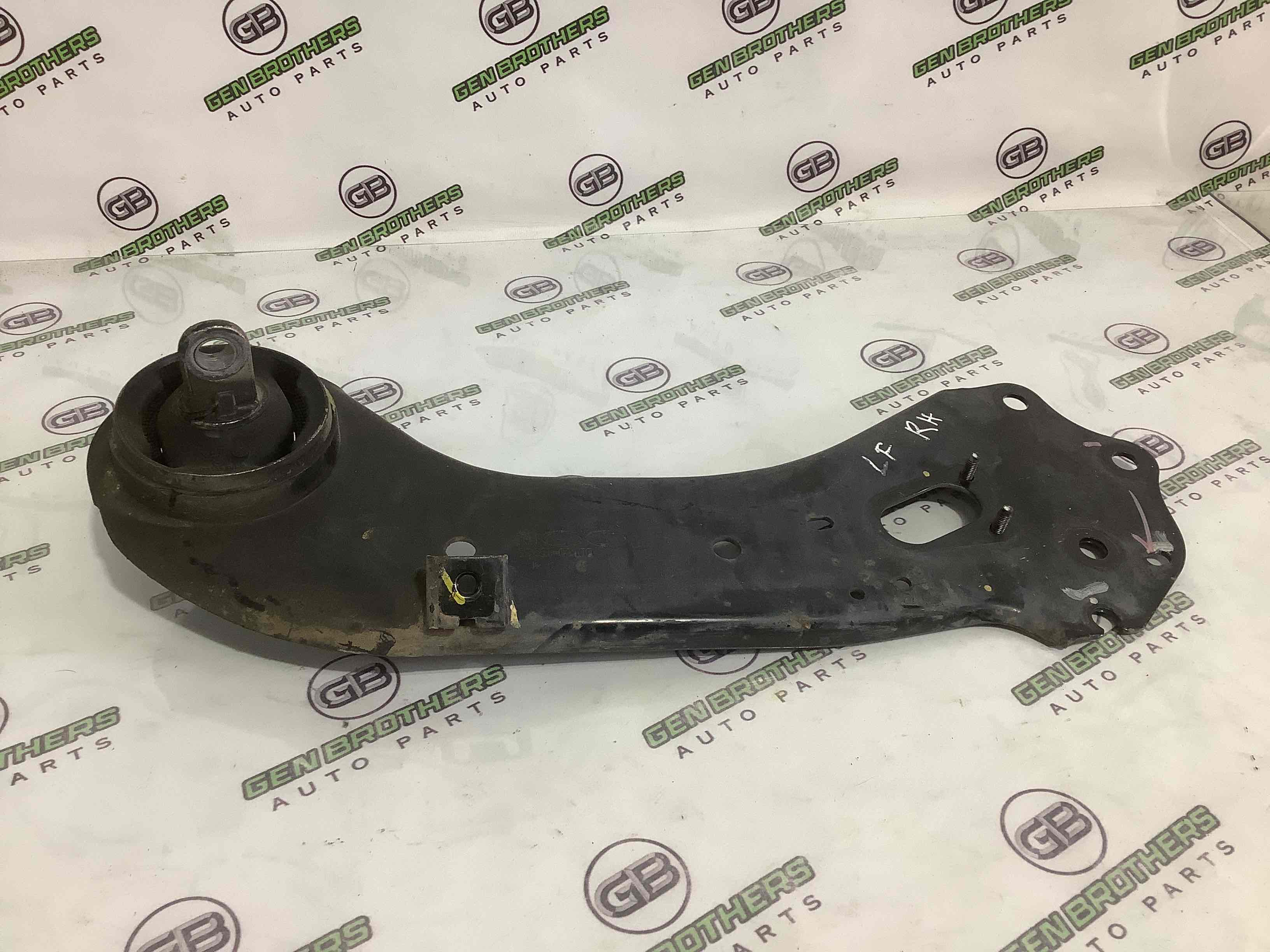 Важіль задній правий