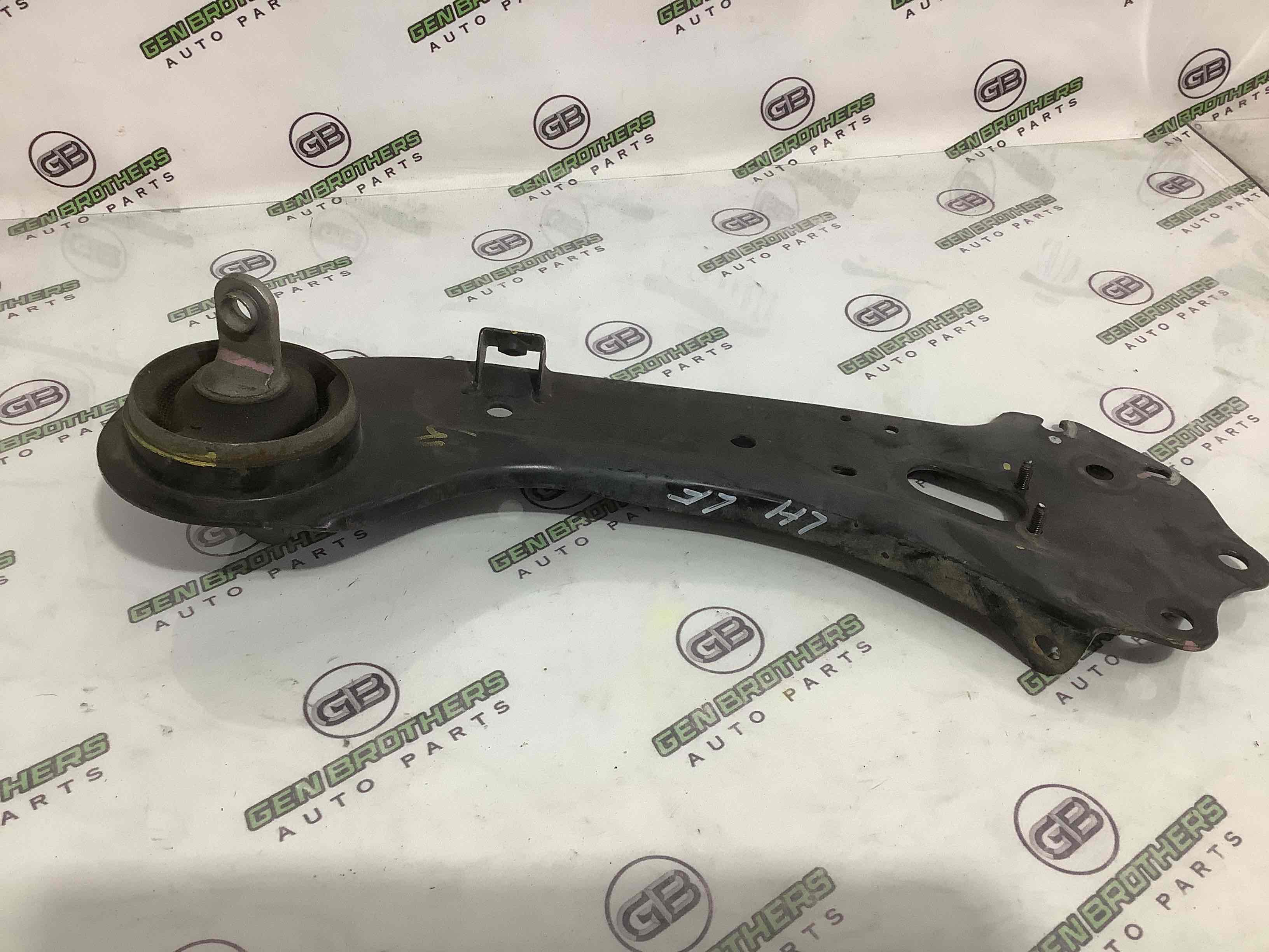 Важіль задній лівий