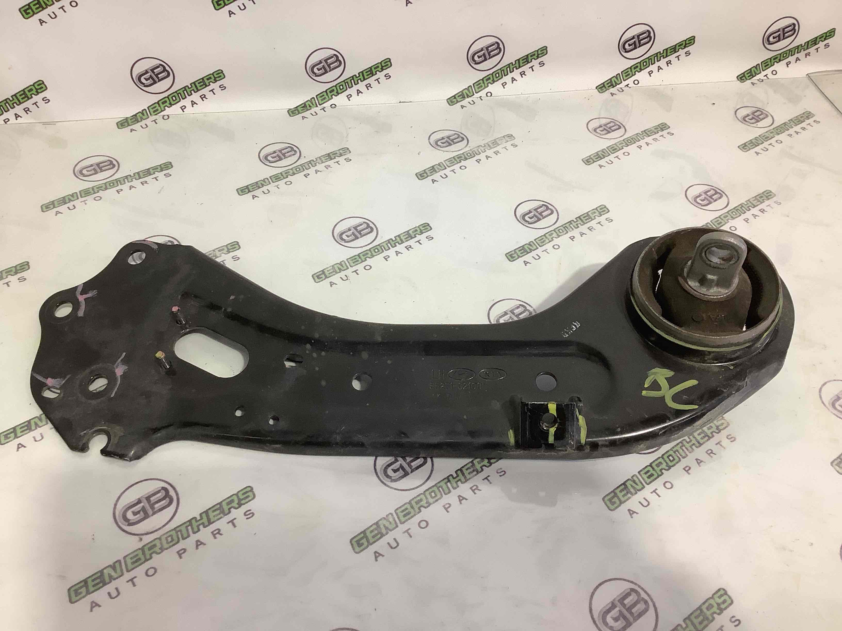 Важіль задній лівий