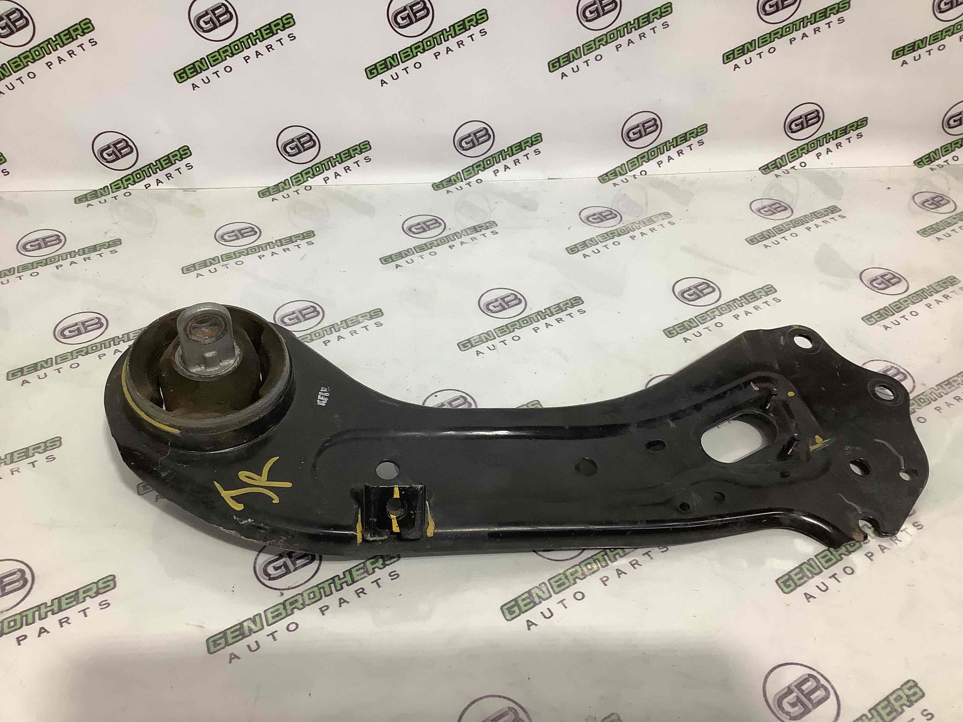 Важіль задній правий