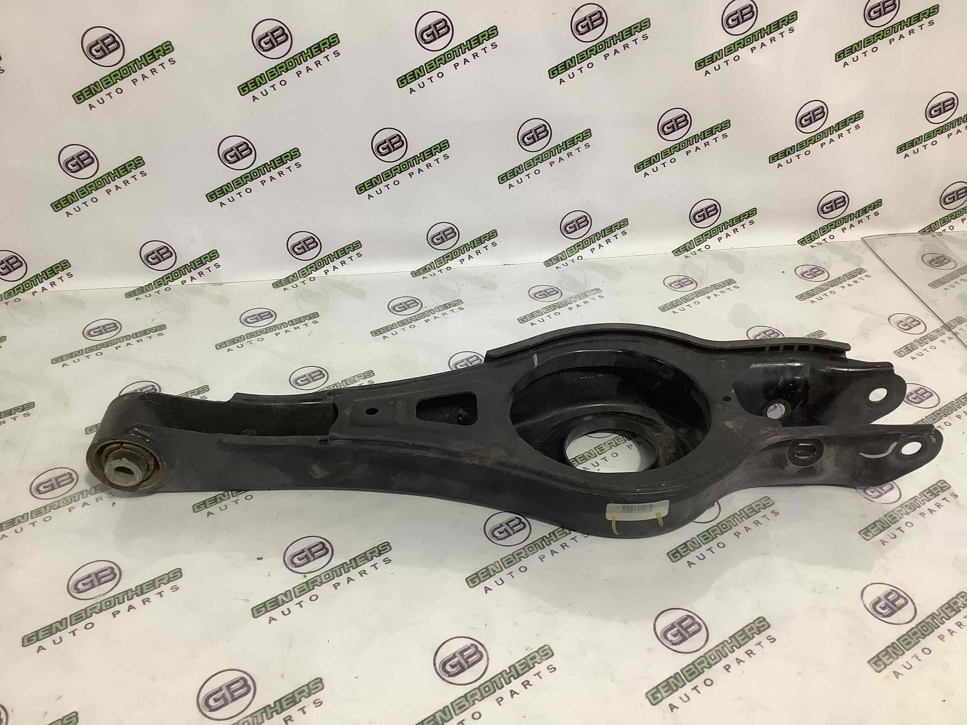 Важіль задній правий