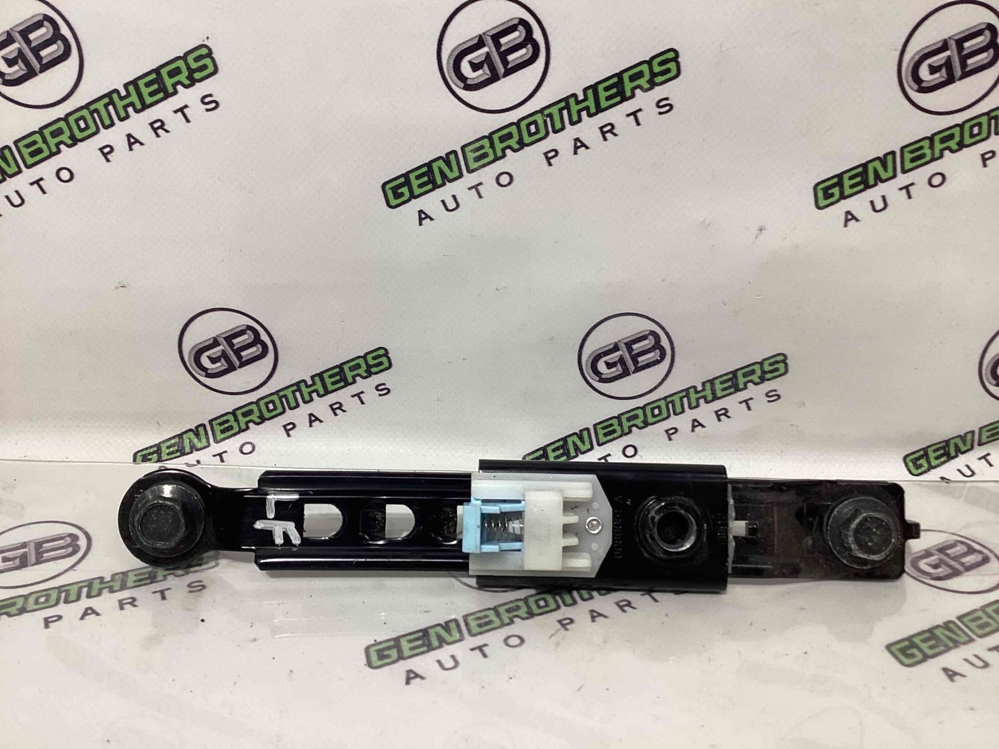 Регулятор висоти ременя безпеки