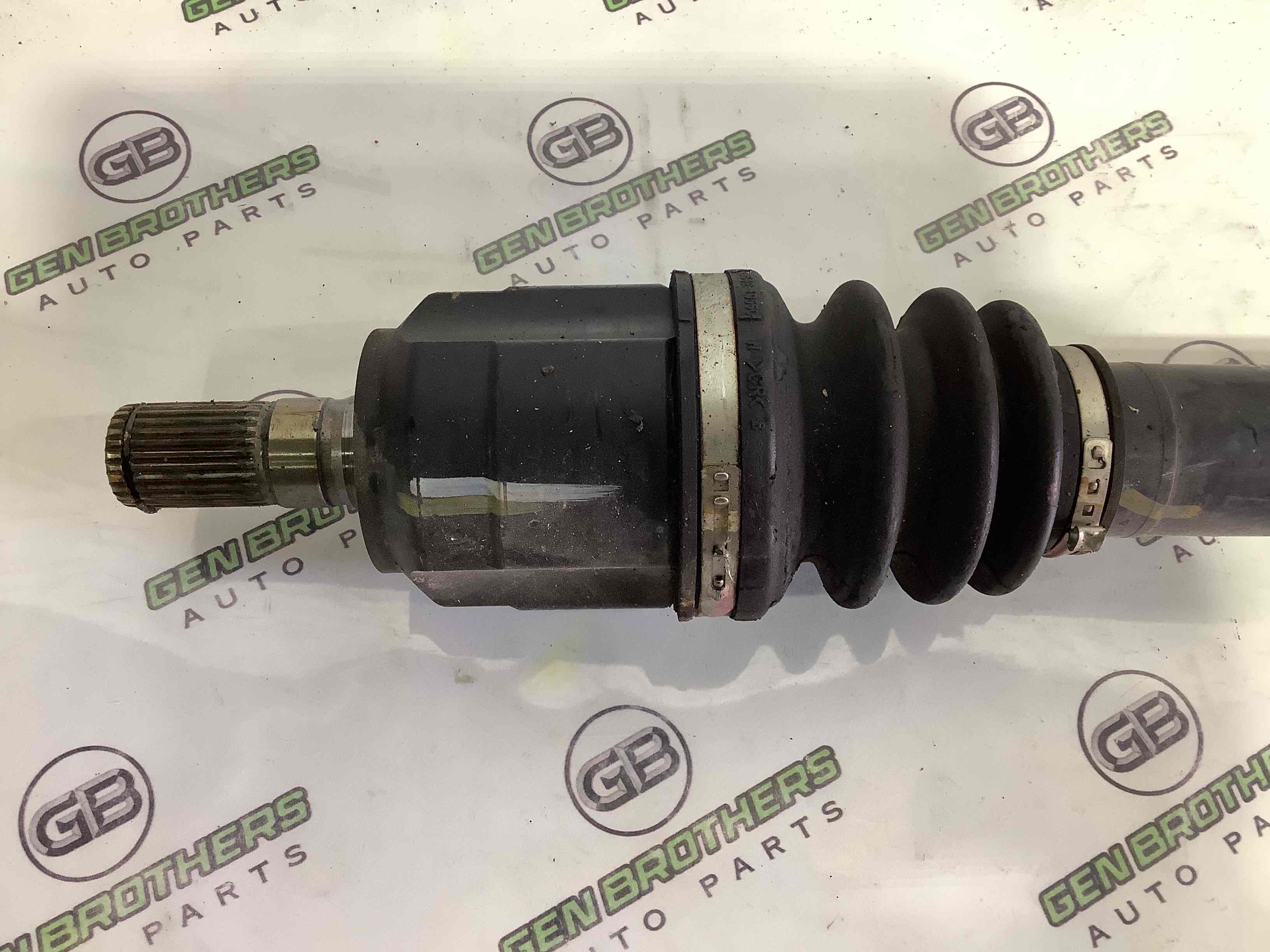 Піввісь передня права (привідний вал, ШРУС)