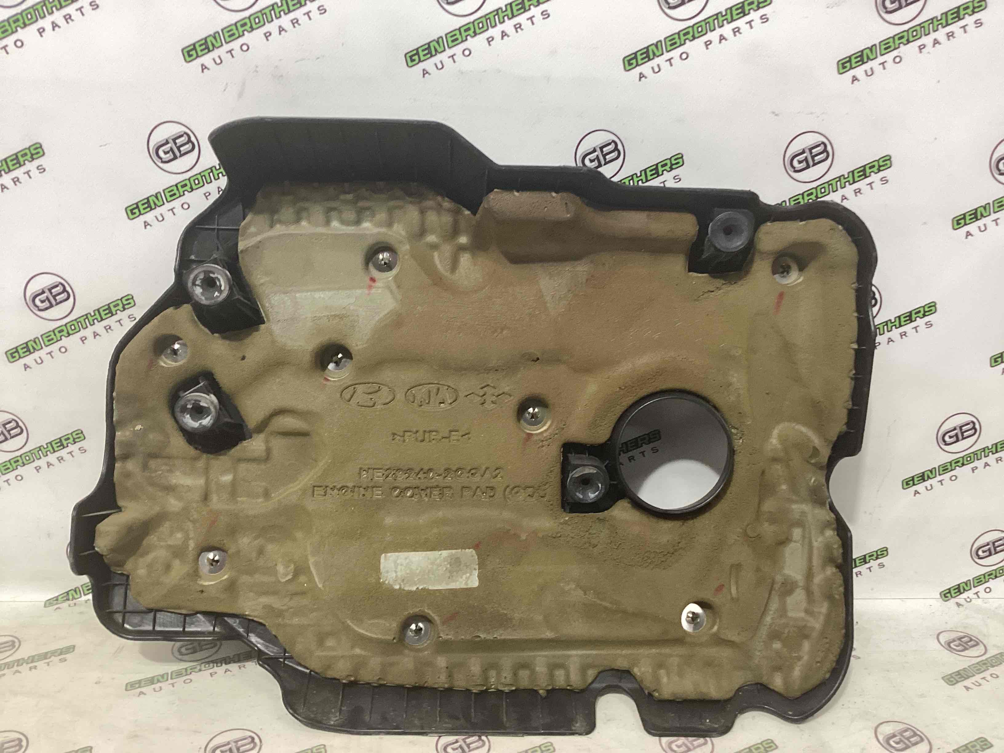 Кришка двигуна декоративна