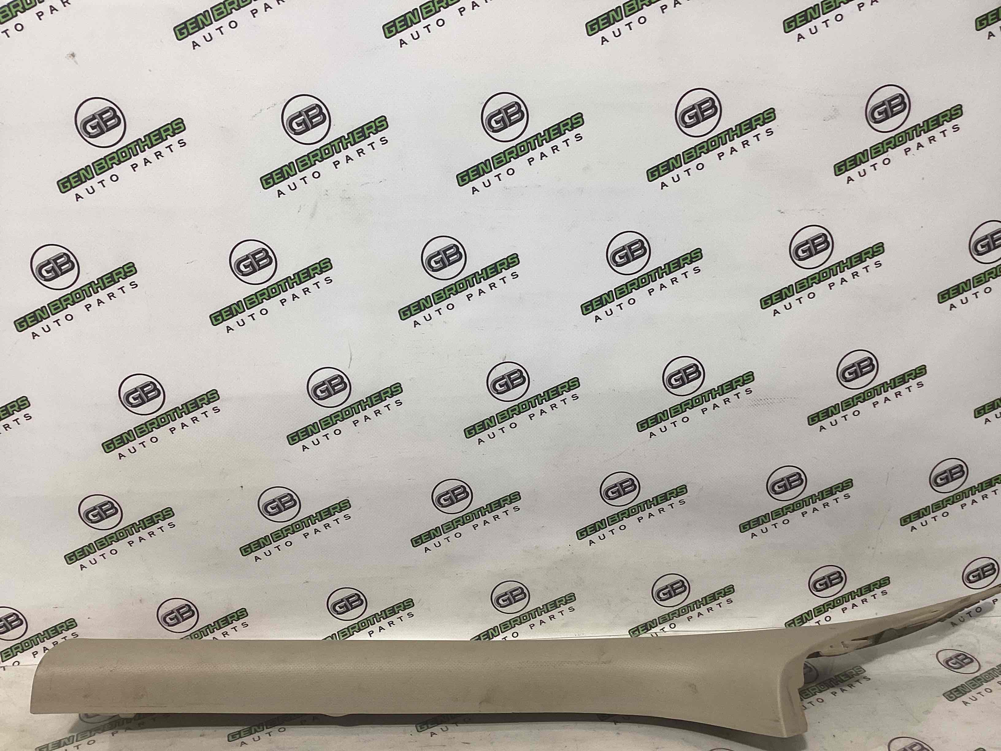 Обшивка передньої стійки ліва