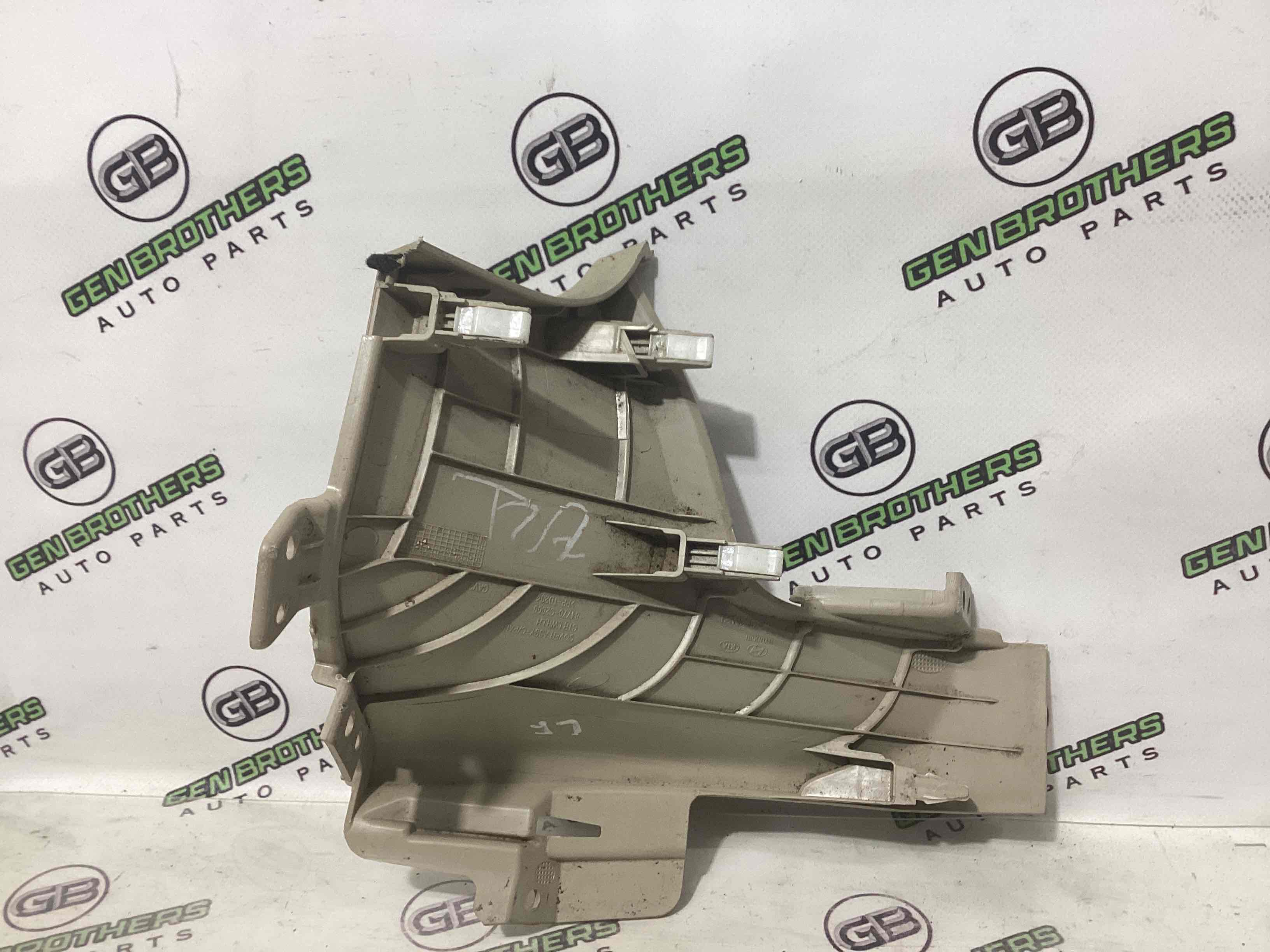 Обшивка панелі приладів торпедо