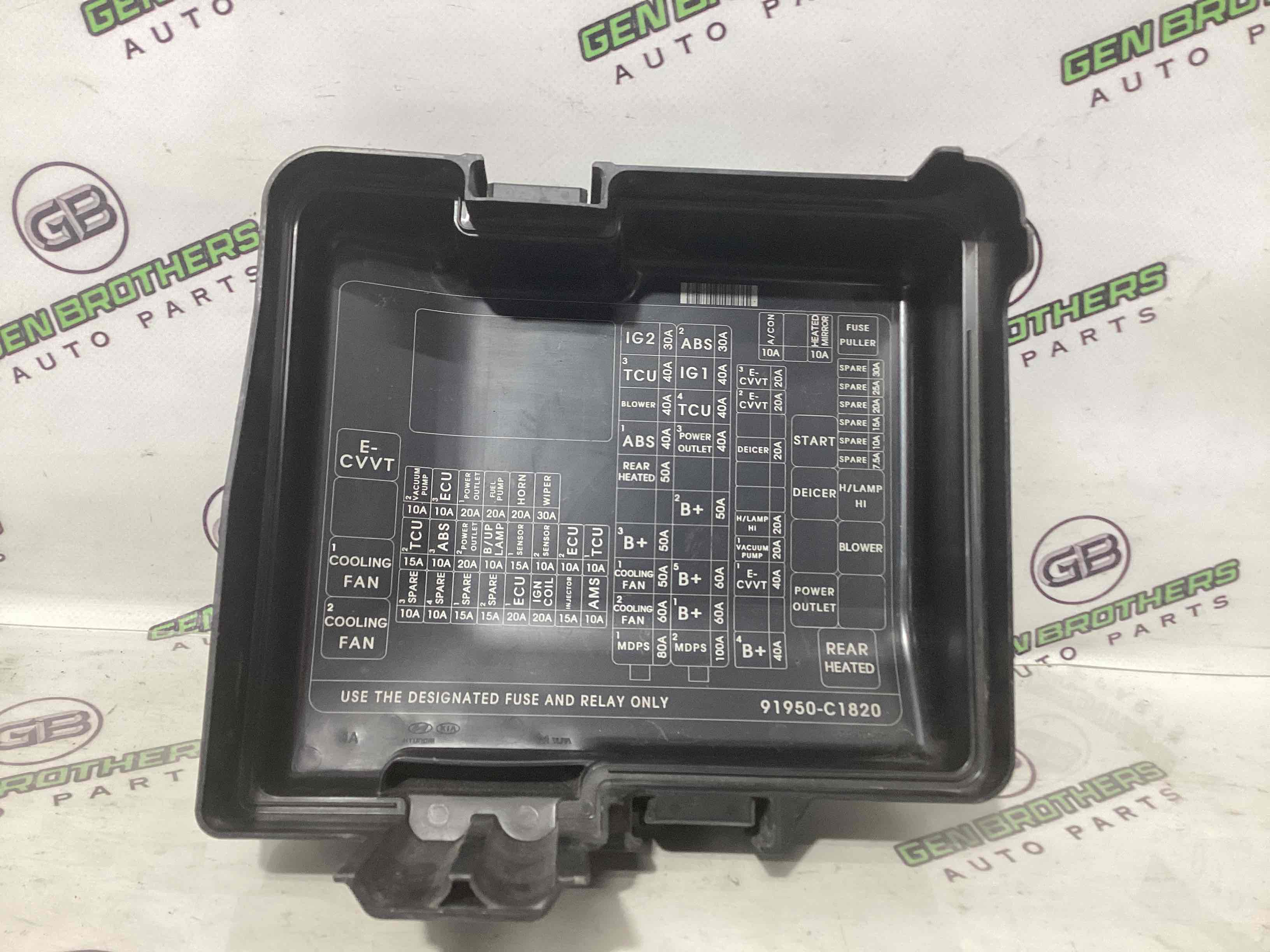 Кришка корпус блоку запобіжників