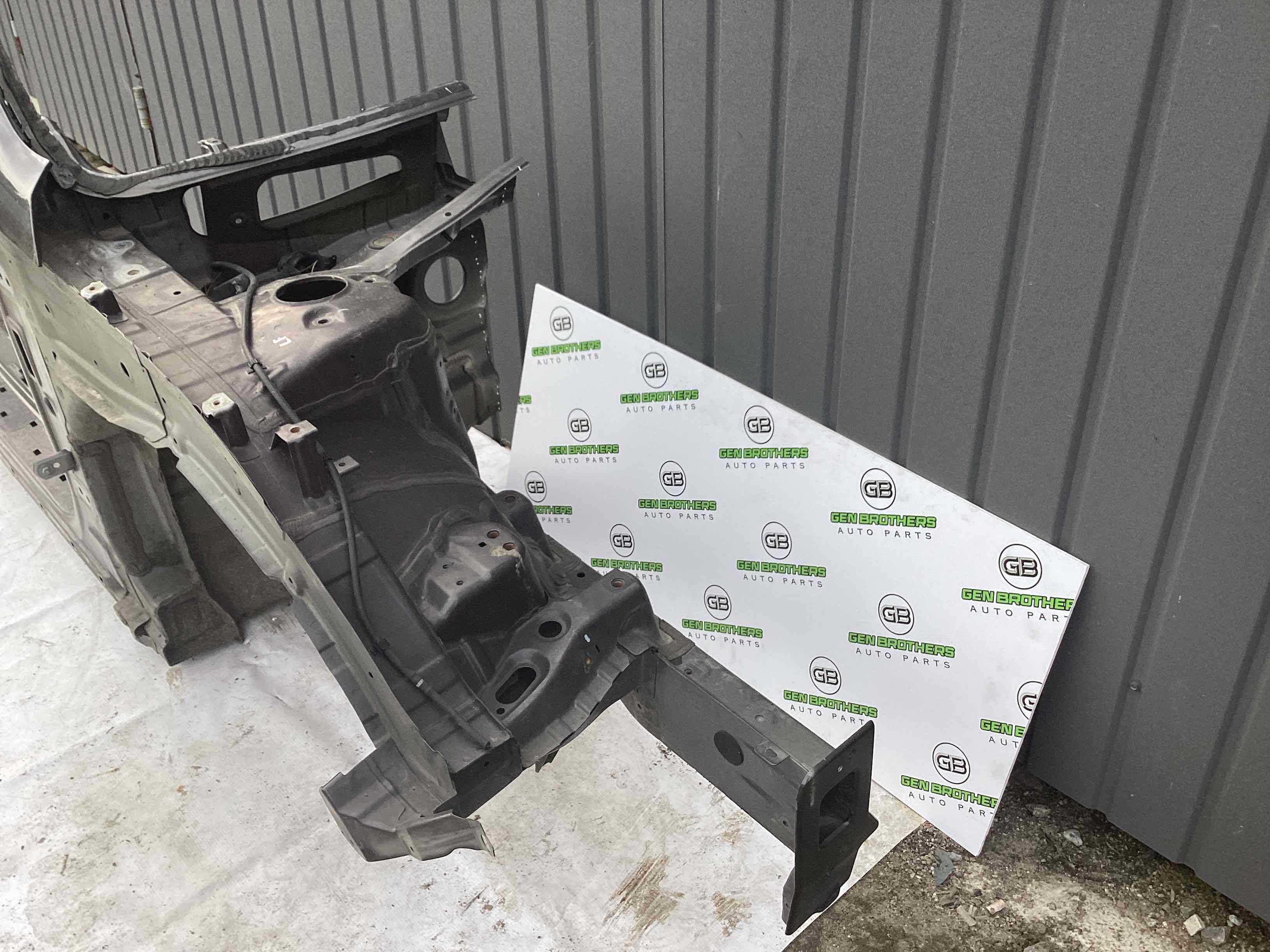 Чверть передня права