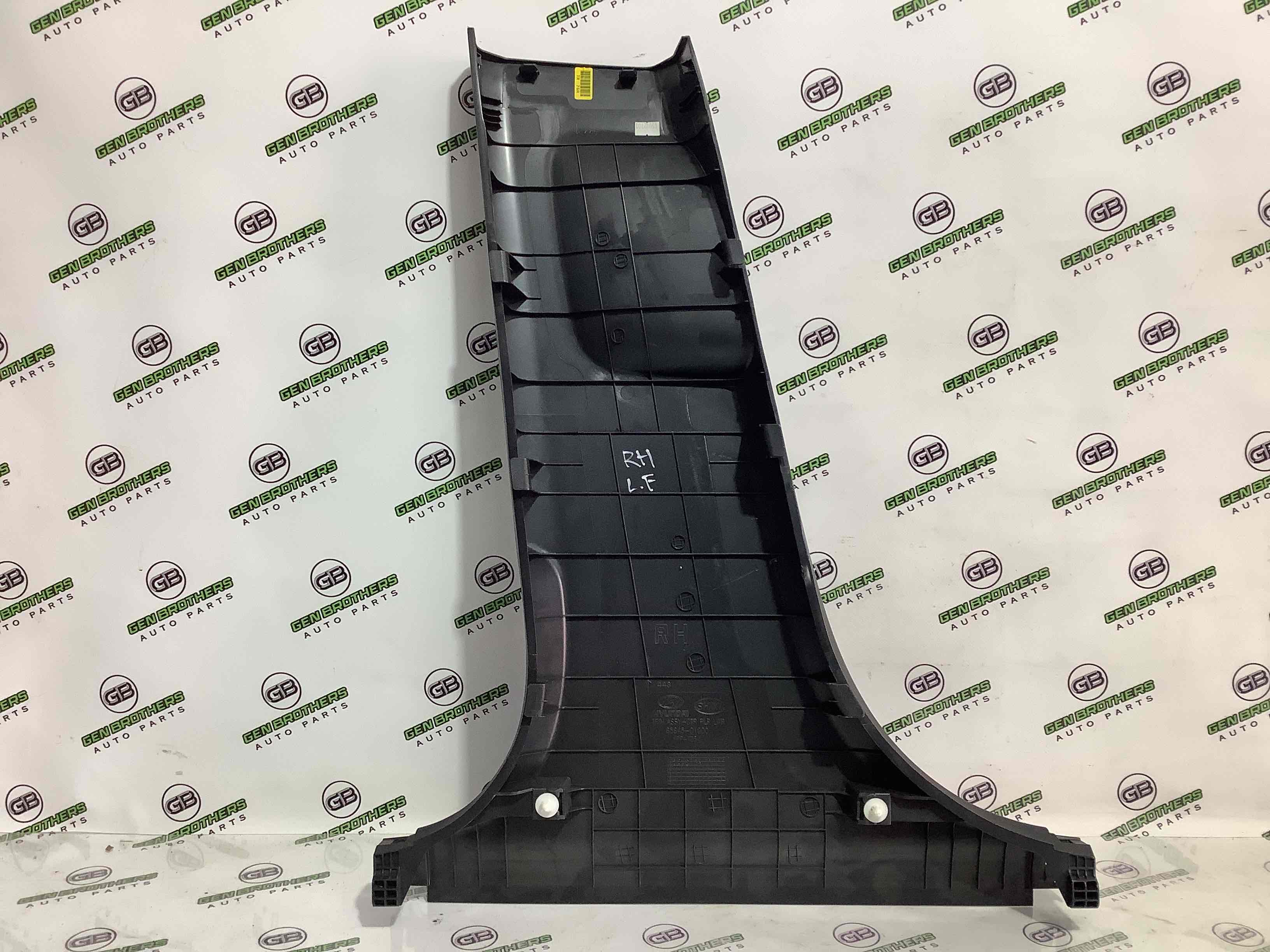 Обшивка центральної стійки права