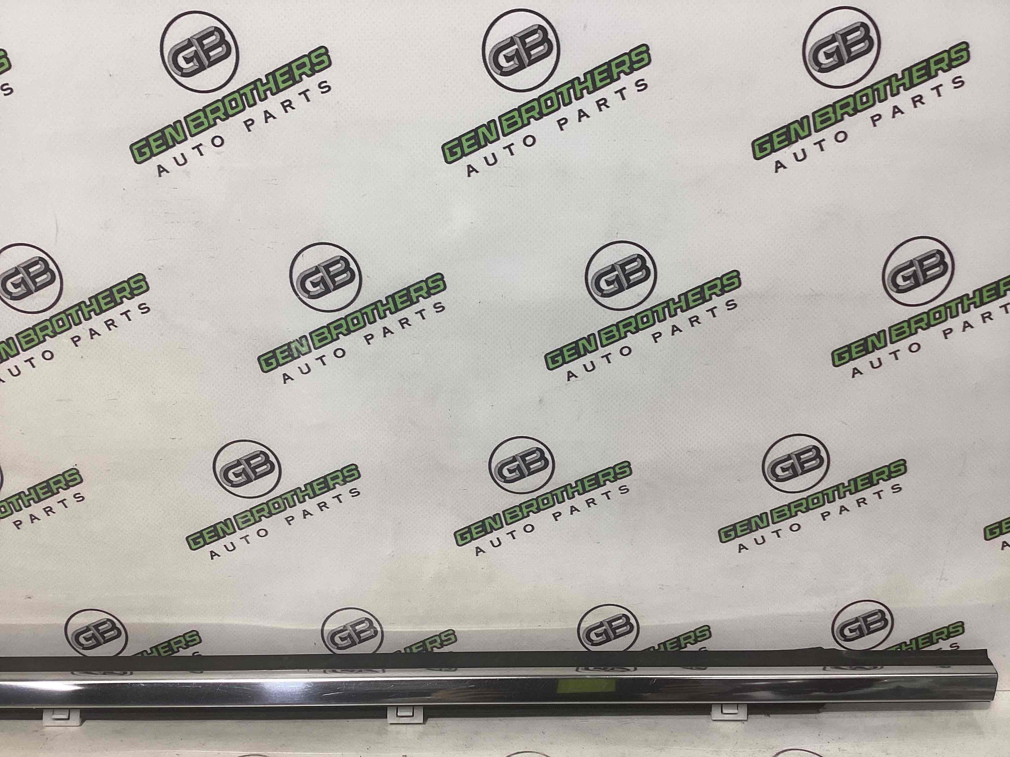 Молдинг двері передньої лівої