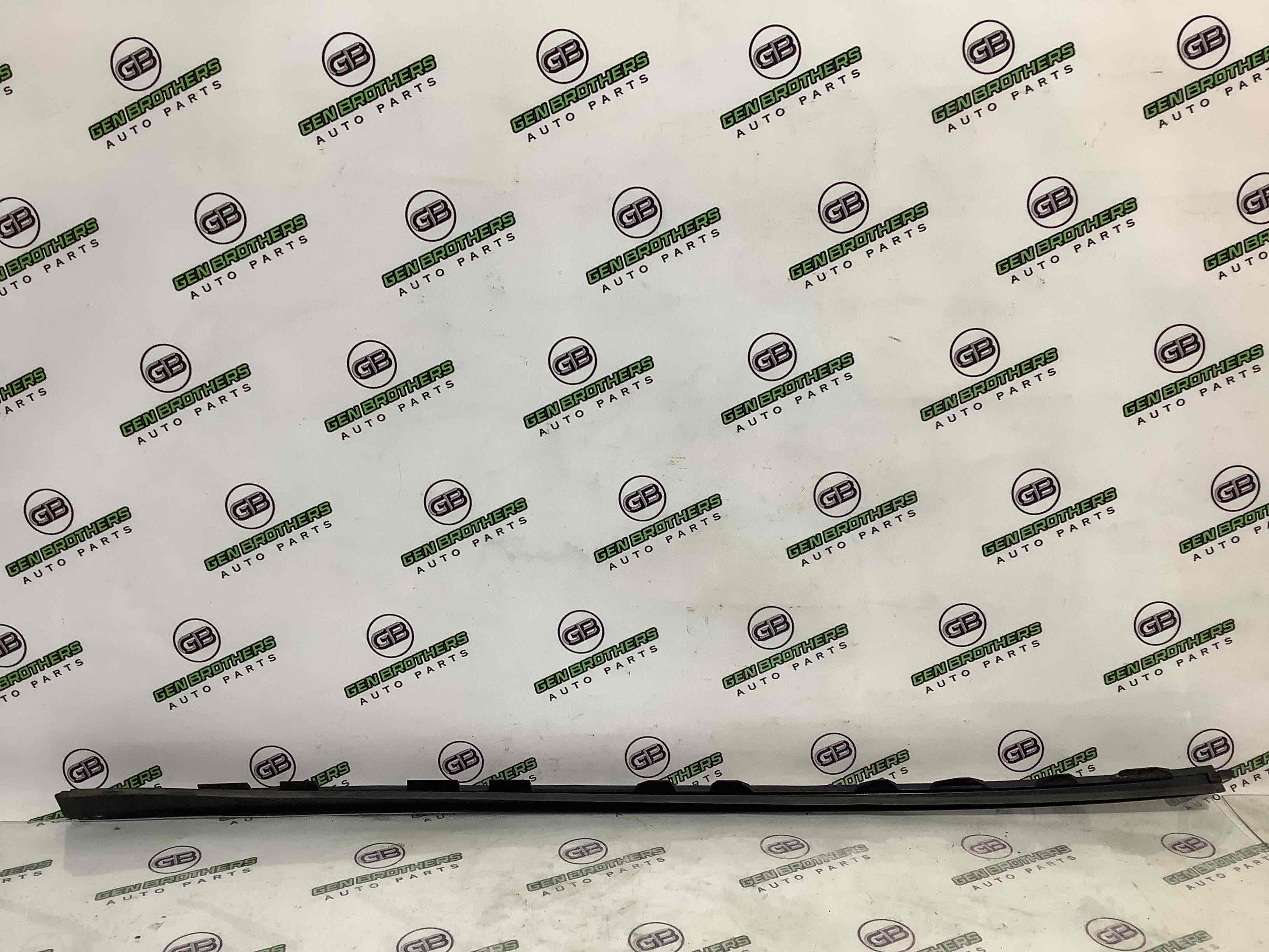 Молдинг лобового скла