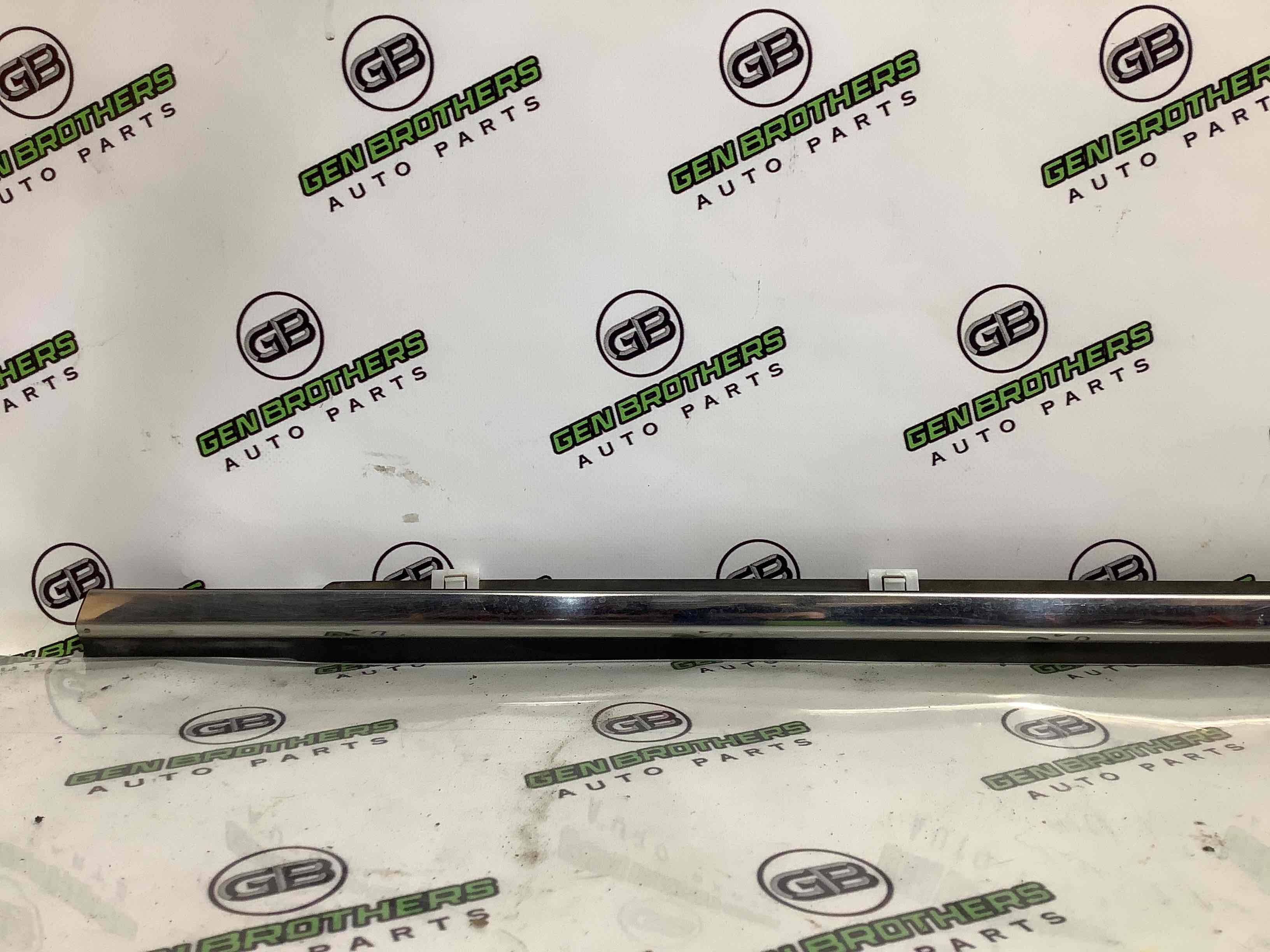 Молдинг двері передньої лівої