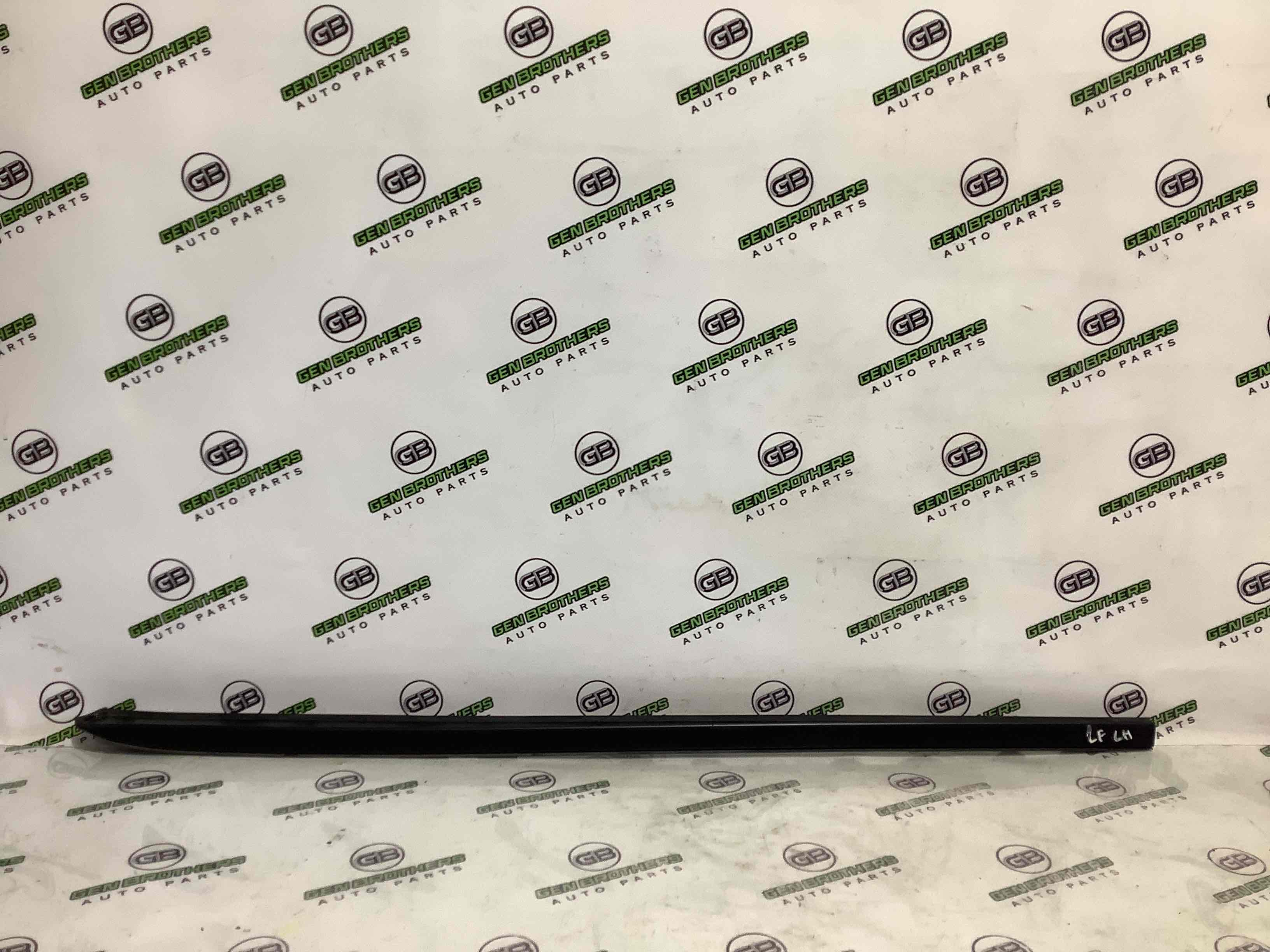 Молдинг лобового скла