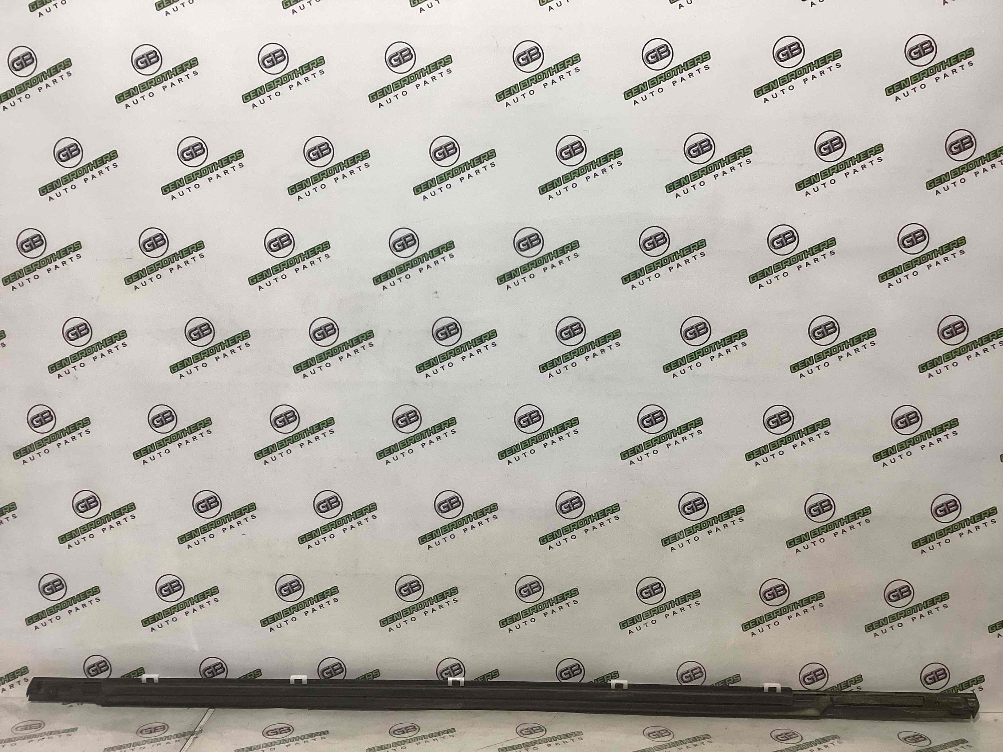 Молдинг двері передньої правої