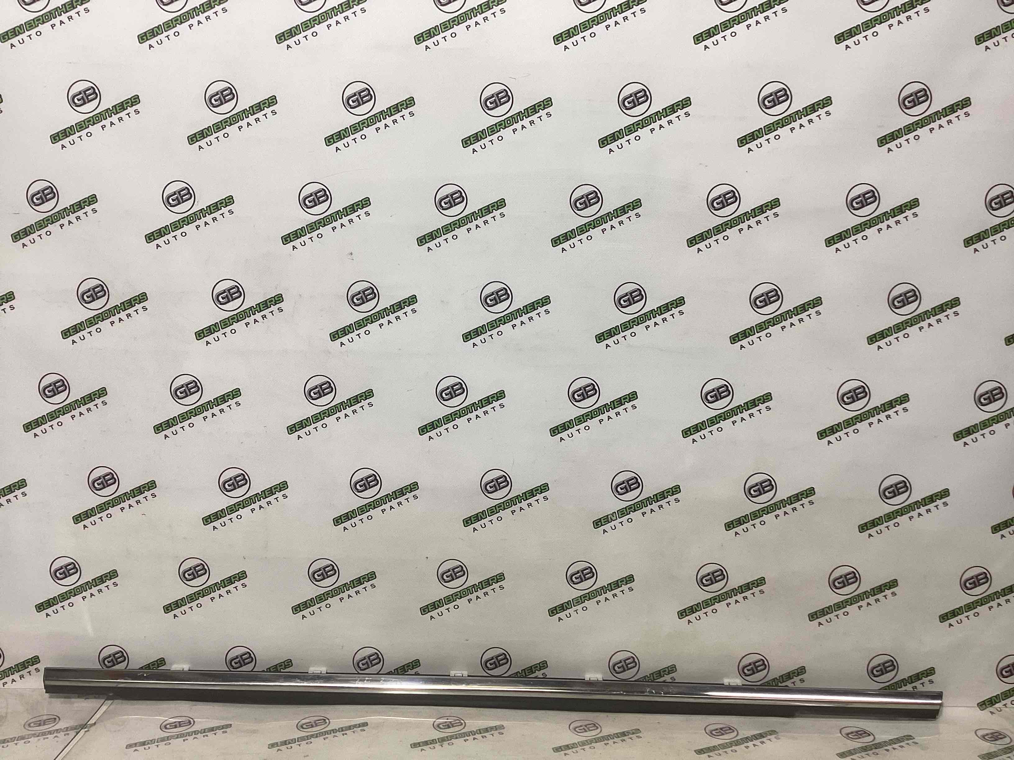 Молдинг двері задньої правої