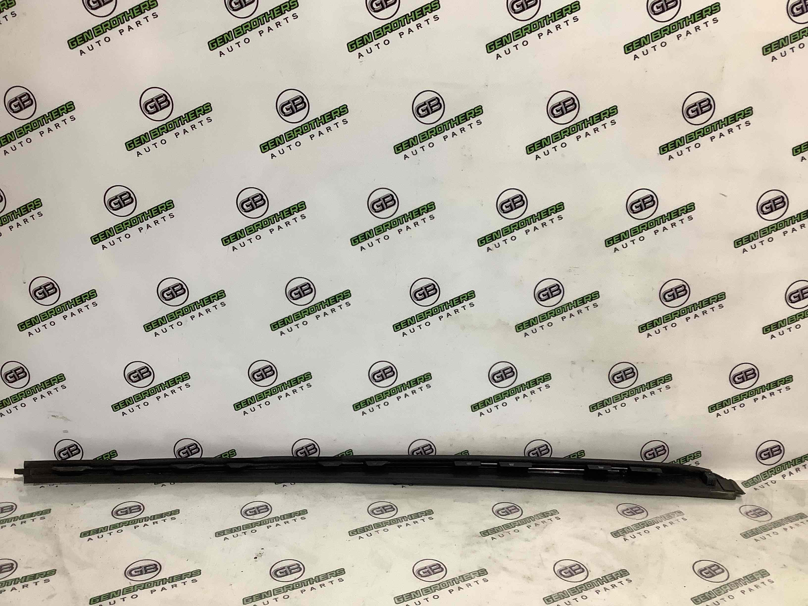 Молдинг лобового скла