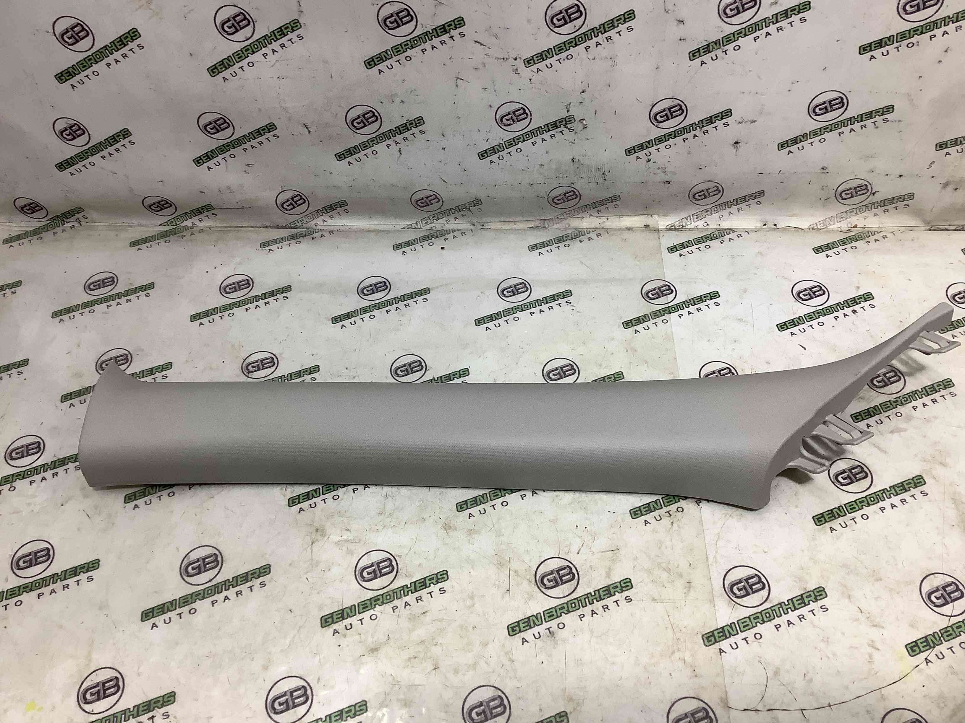 Обшивка передньої стійки ліва