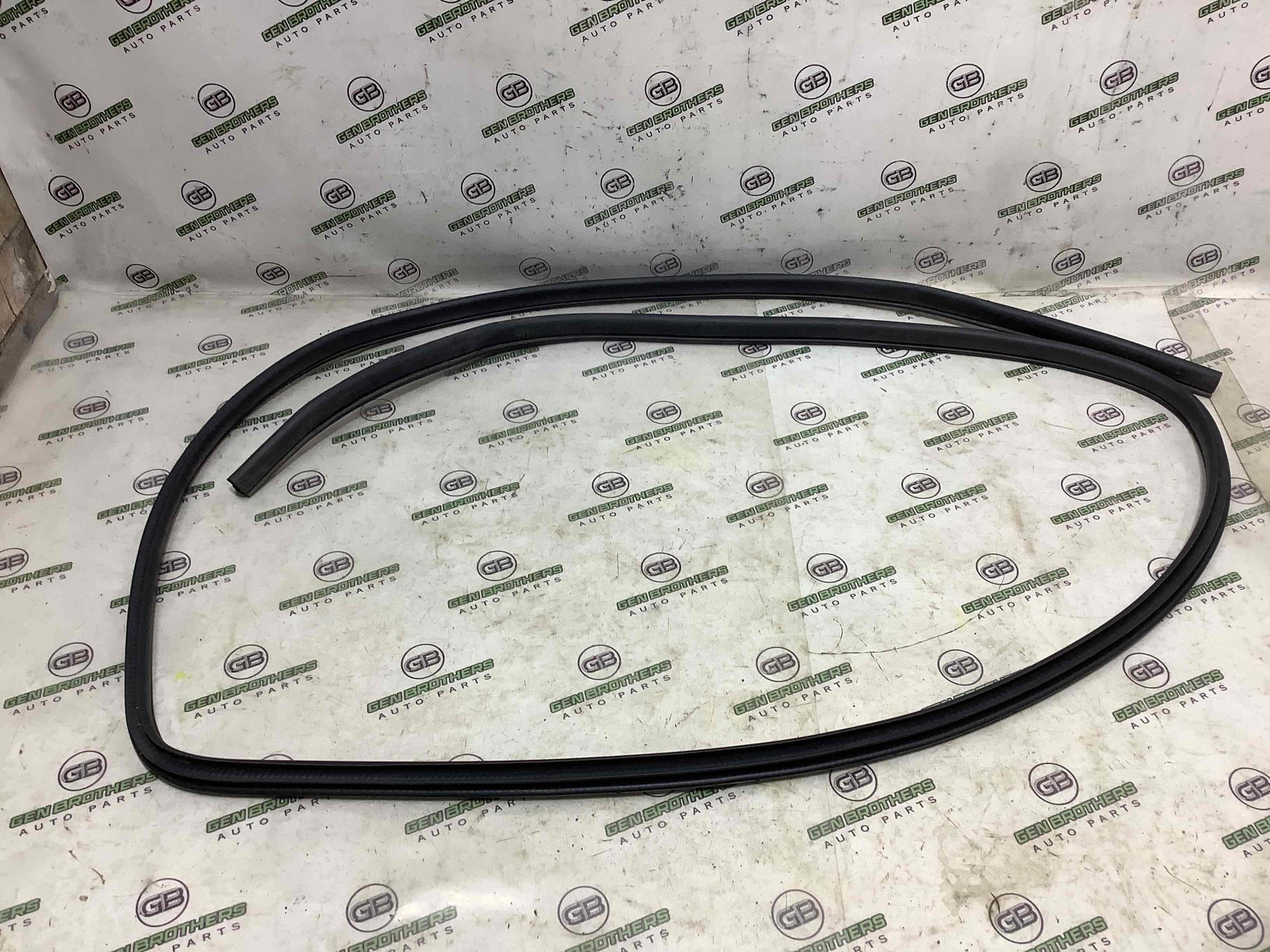 Ущільнювач скла, двері