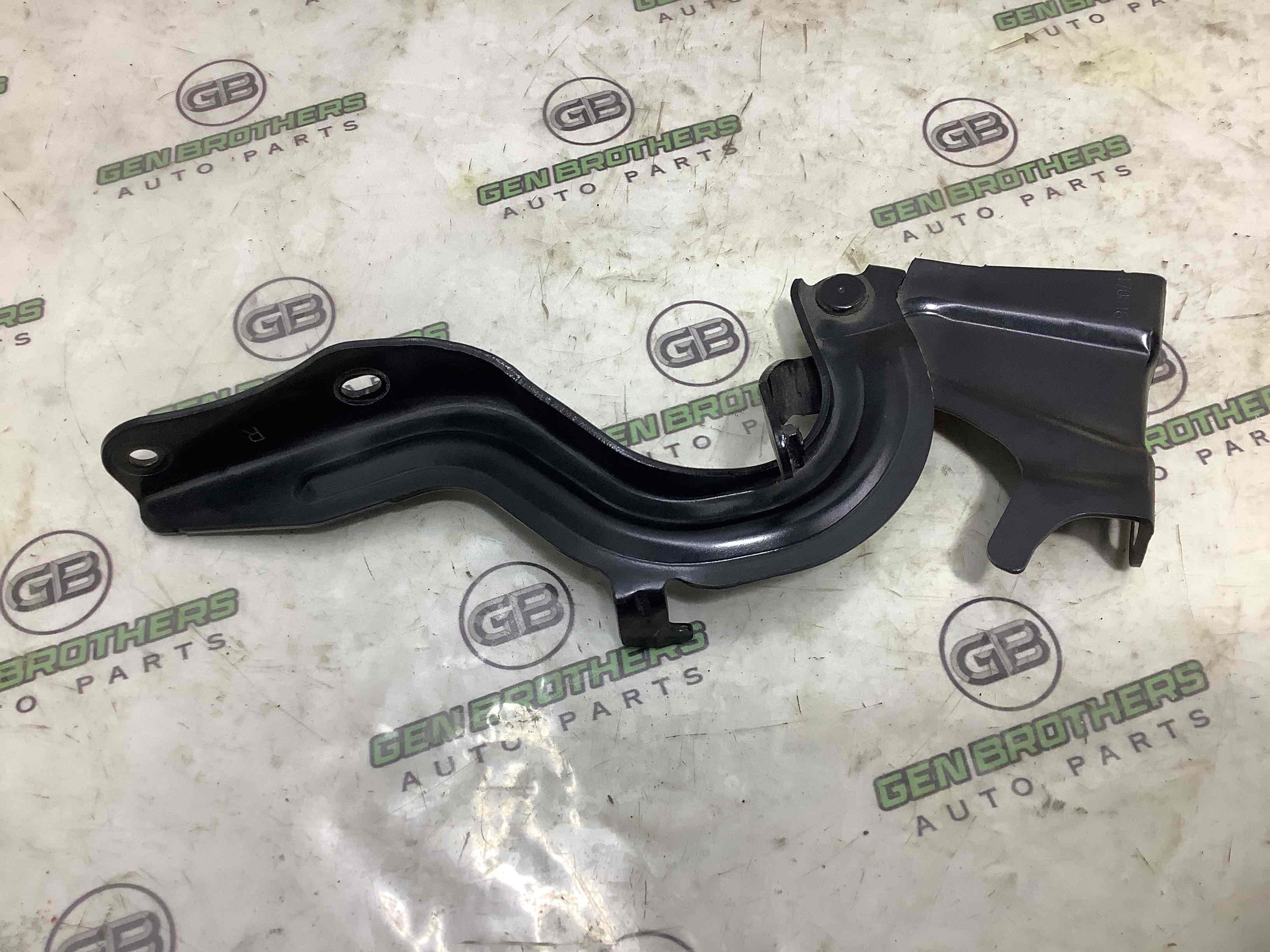 Петля капота, кронштейн капота