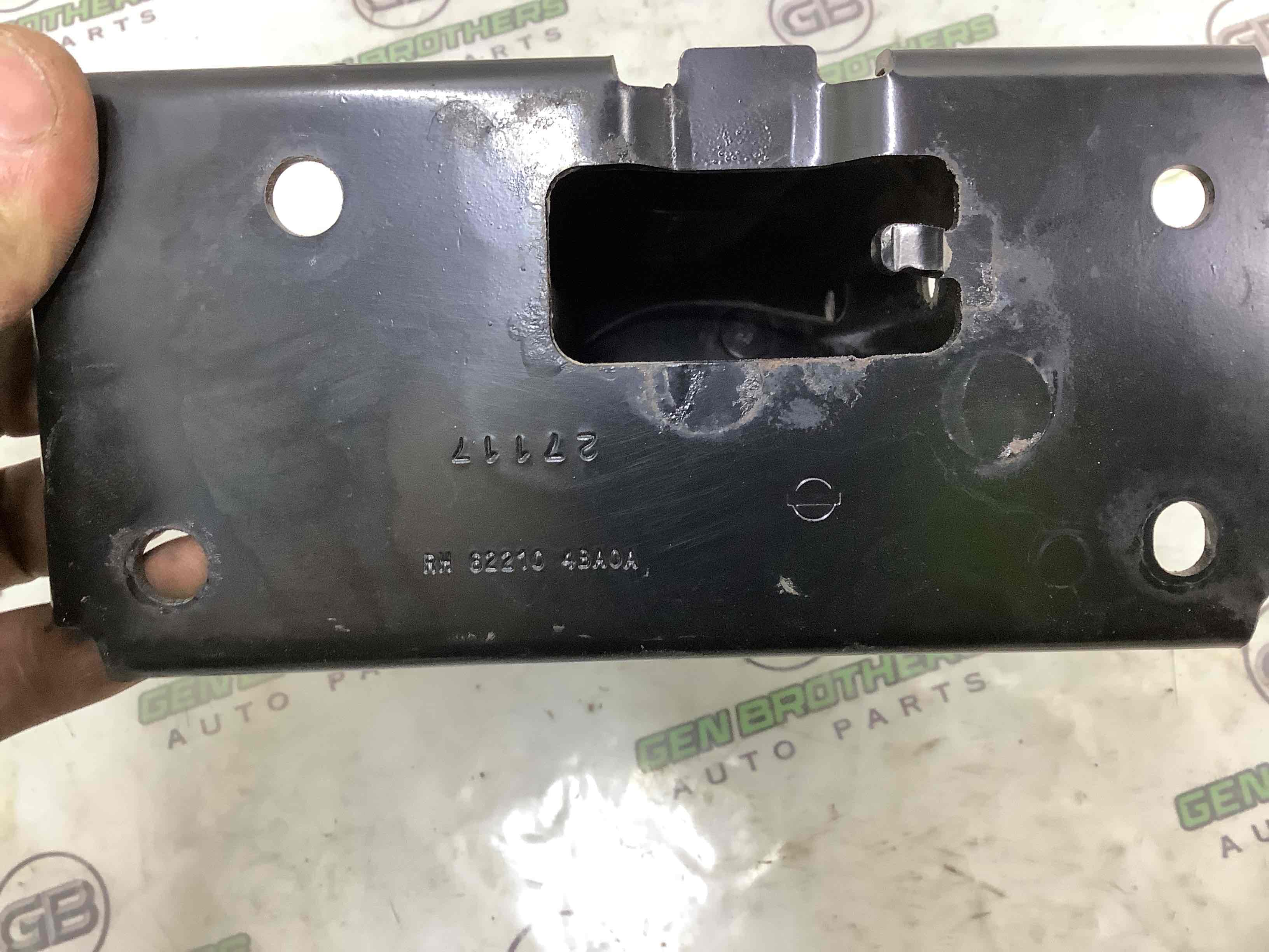 Кронштейн підсилювача бампера