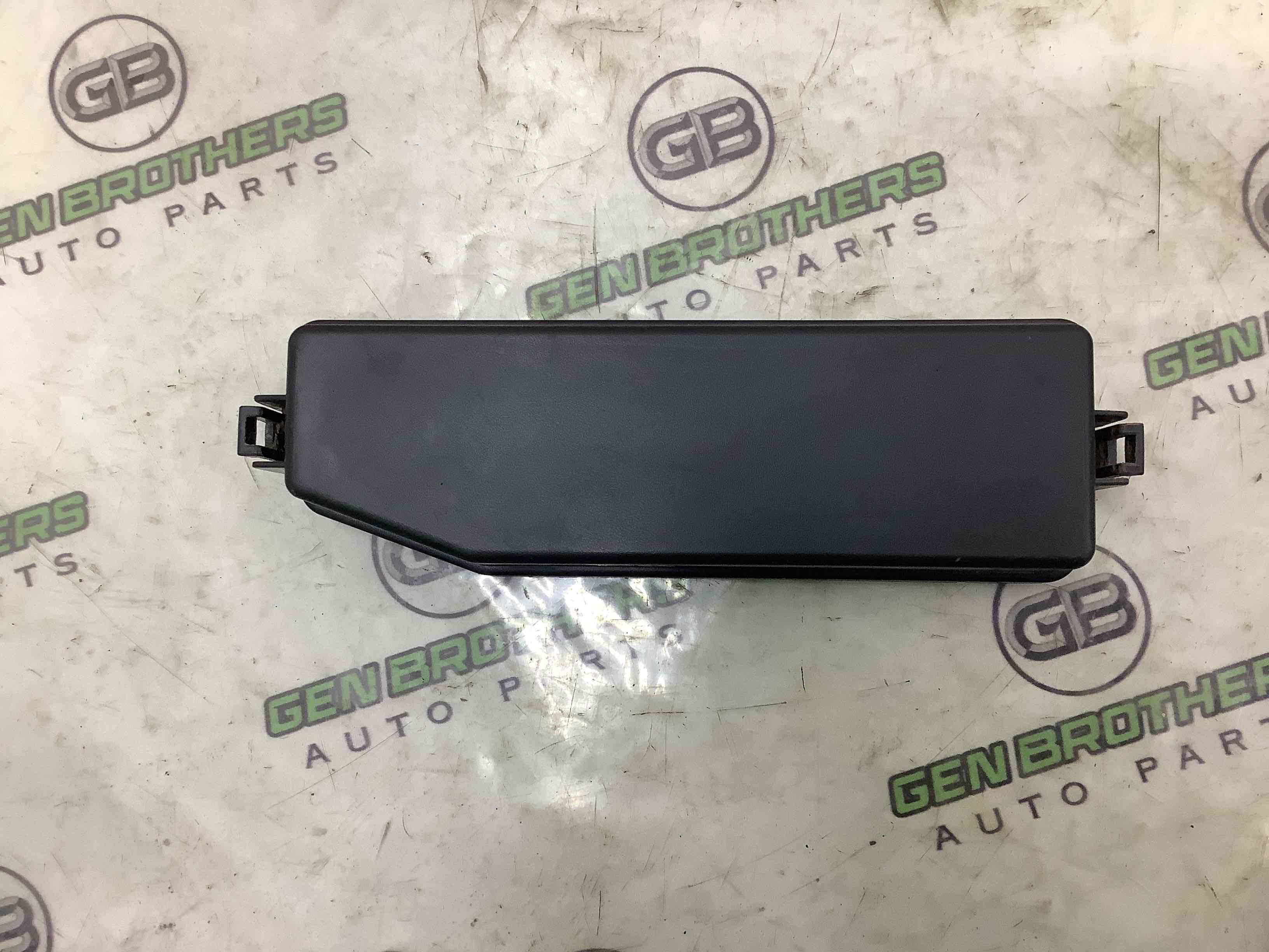 Кришка корпус блоку запобіжників