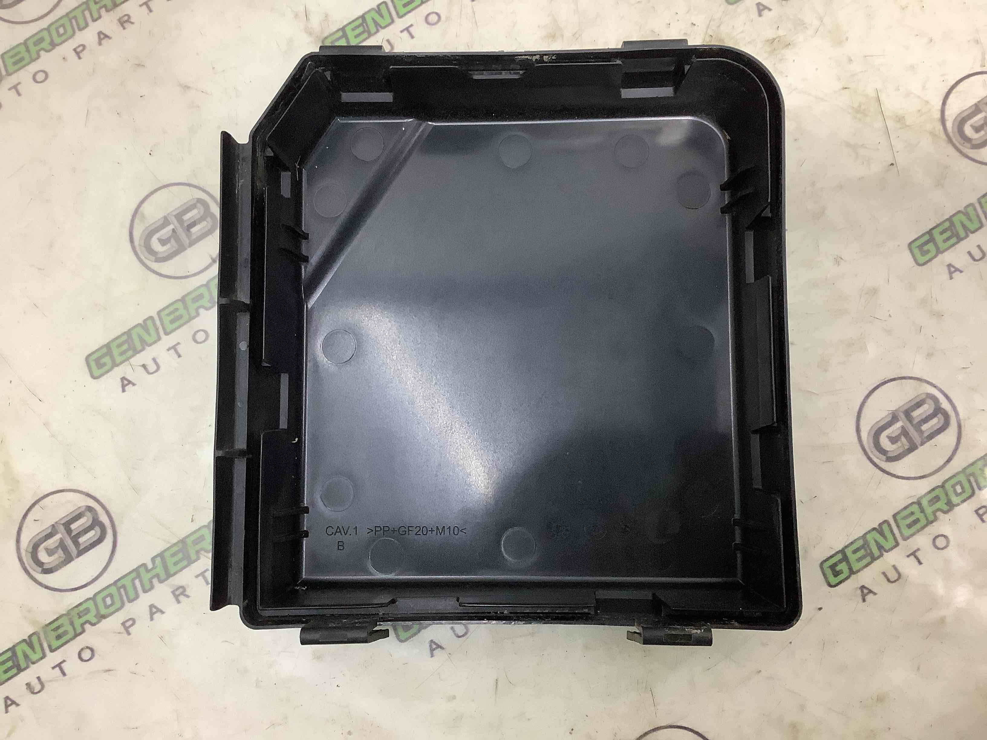 Кришка корпус блоку запобіжників