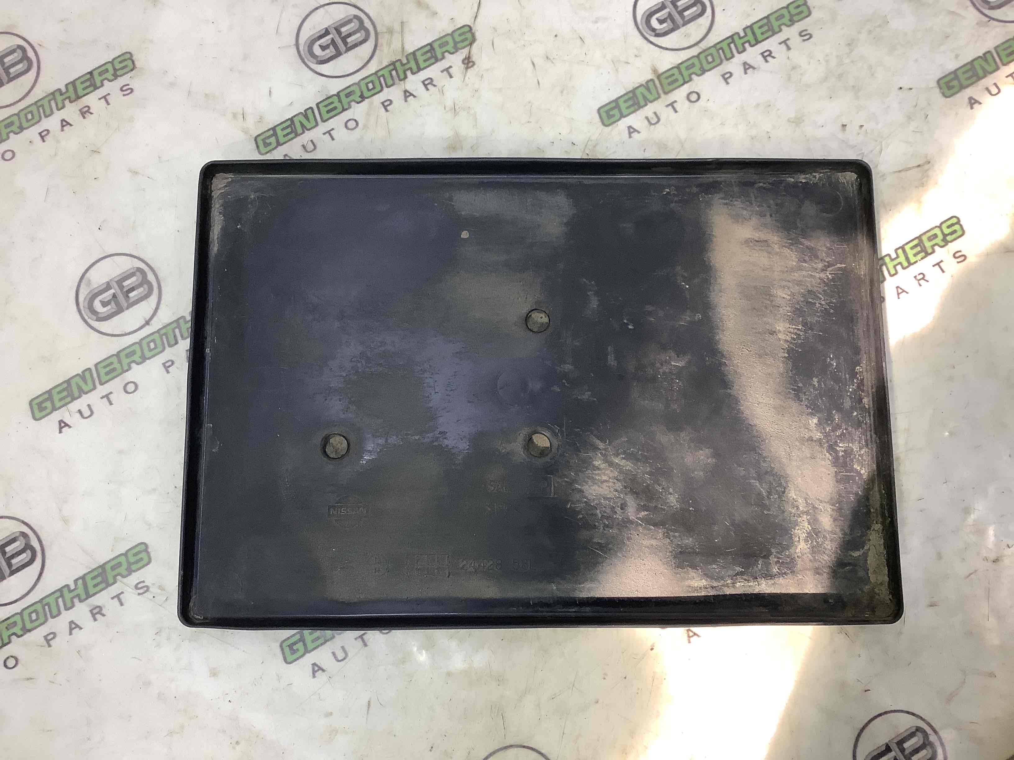 Полиця акумулятора, кришка, кріплення майданчик АКБ